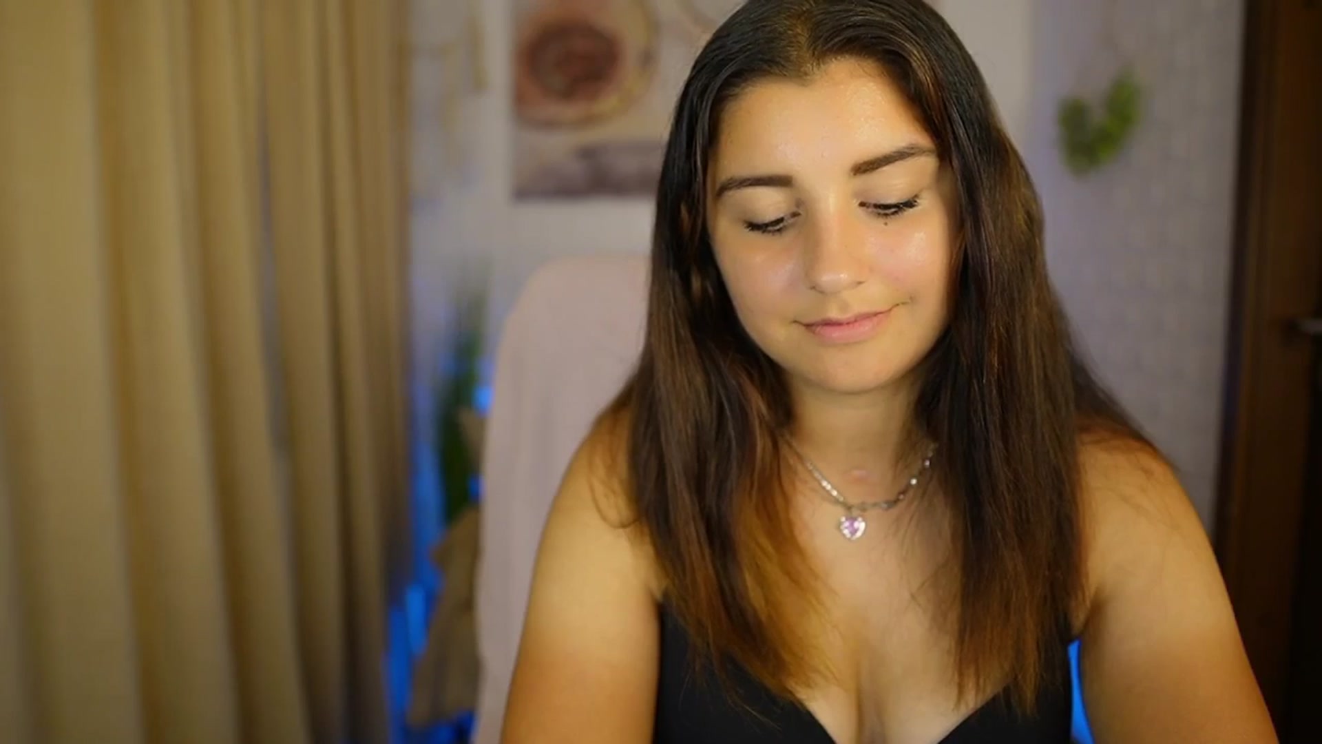 Gallery image thumbnail from Liya__Silver's myfreecams stream on, 08/01/2024, 17:54 image 19 of 20