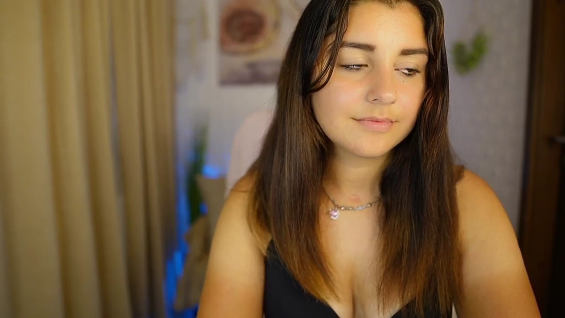 Gallery image thumbnail from Liya__Silver's myfreecams stream on, 08/01/2024, 17:54 image 7 of 20