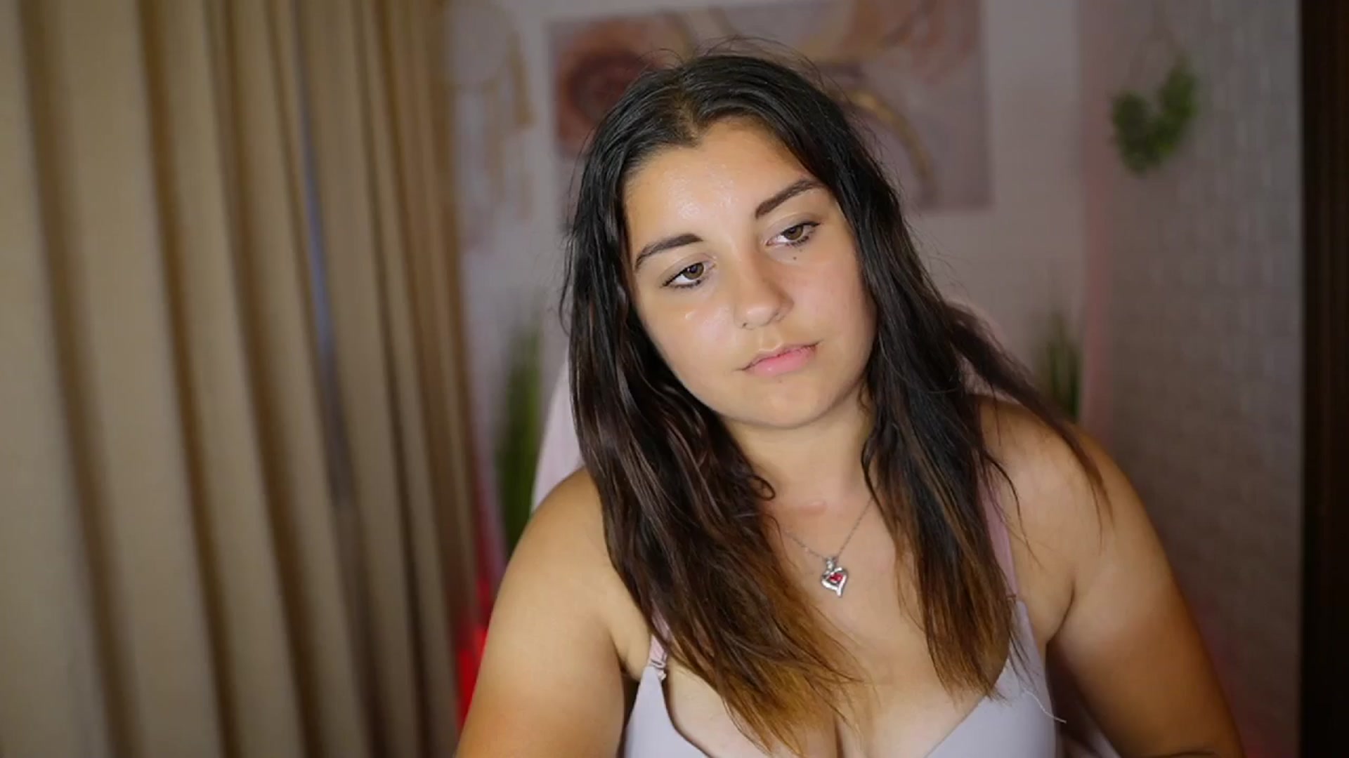 Gallery image thumbnail from Liya__Silver's myfreecams stream on, 08/02/2024, 17:40 image 7 of 20