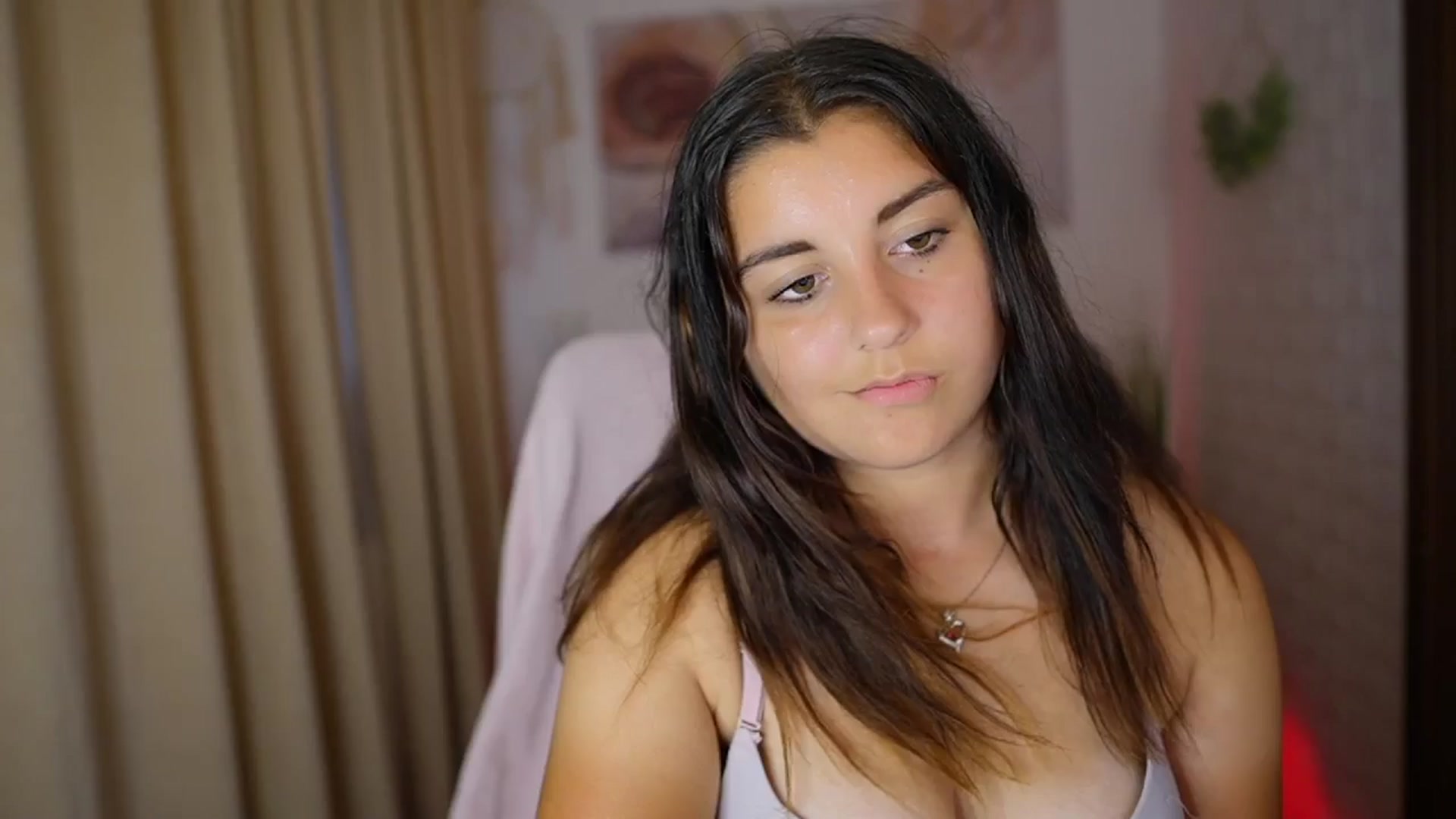Gallery image thumbnail from Liya__Silver's myfreecams stream on, 08/02/2024, 17:40 image 8 of 20