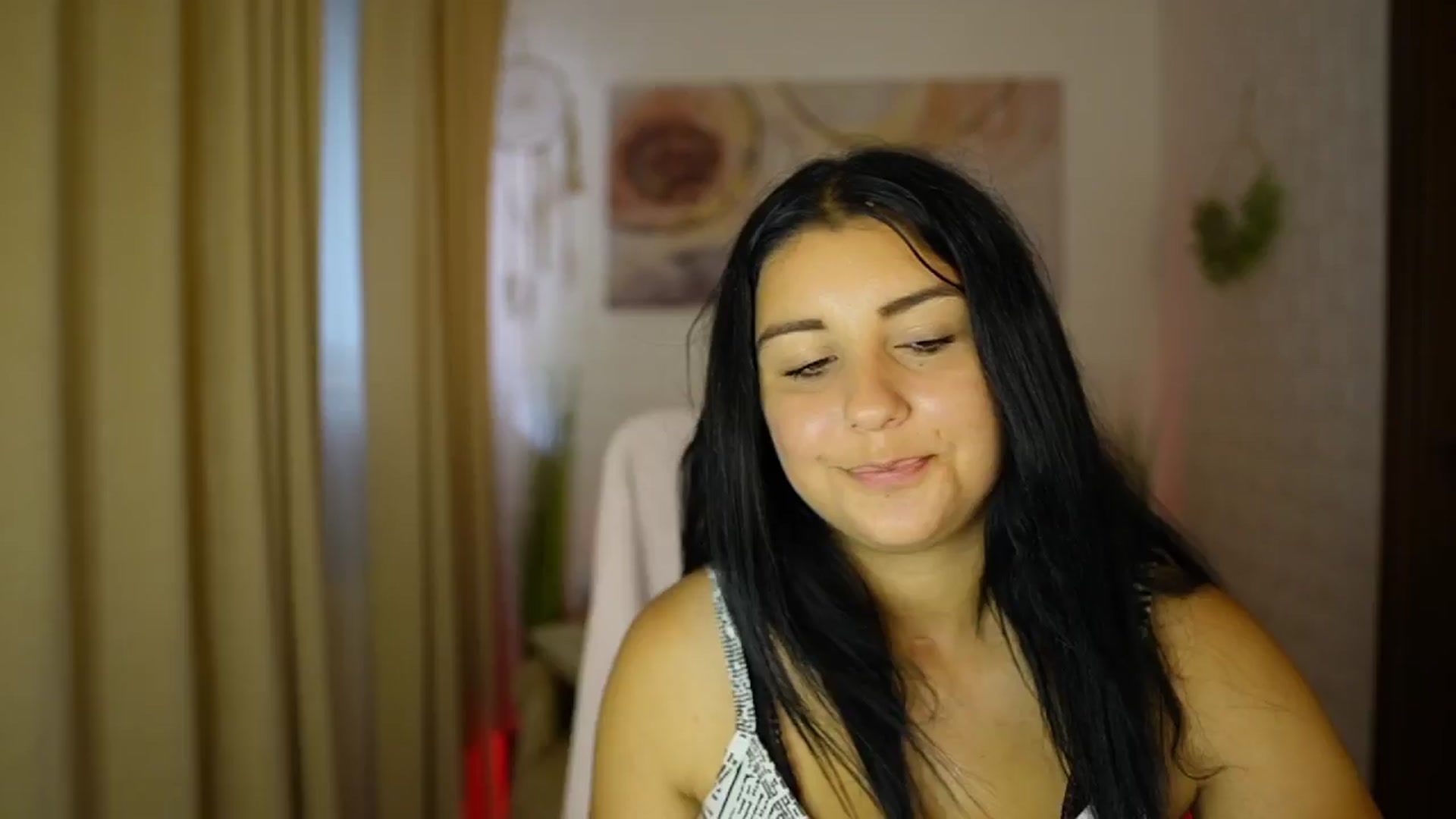 Gallery image thumbnail from Liya__Silver's myfreecams stream on, 08/05/2024, 14:15 image 13 of 20