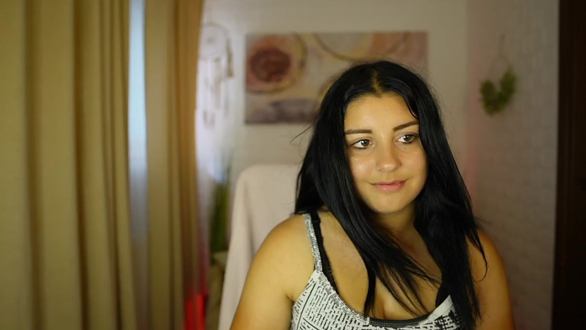 Gallery image thumbnail from Liya__Silver's myfreecams stream on, 08/05/2024, 14:15 image 3 of 20