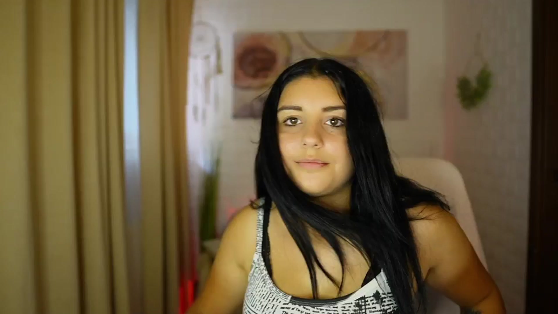Gallery image thumbnail from Liya__Silver's myfreecams stream on, 08/05/2024, 14:15 image 7 of 20