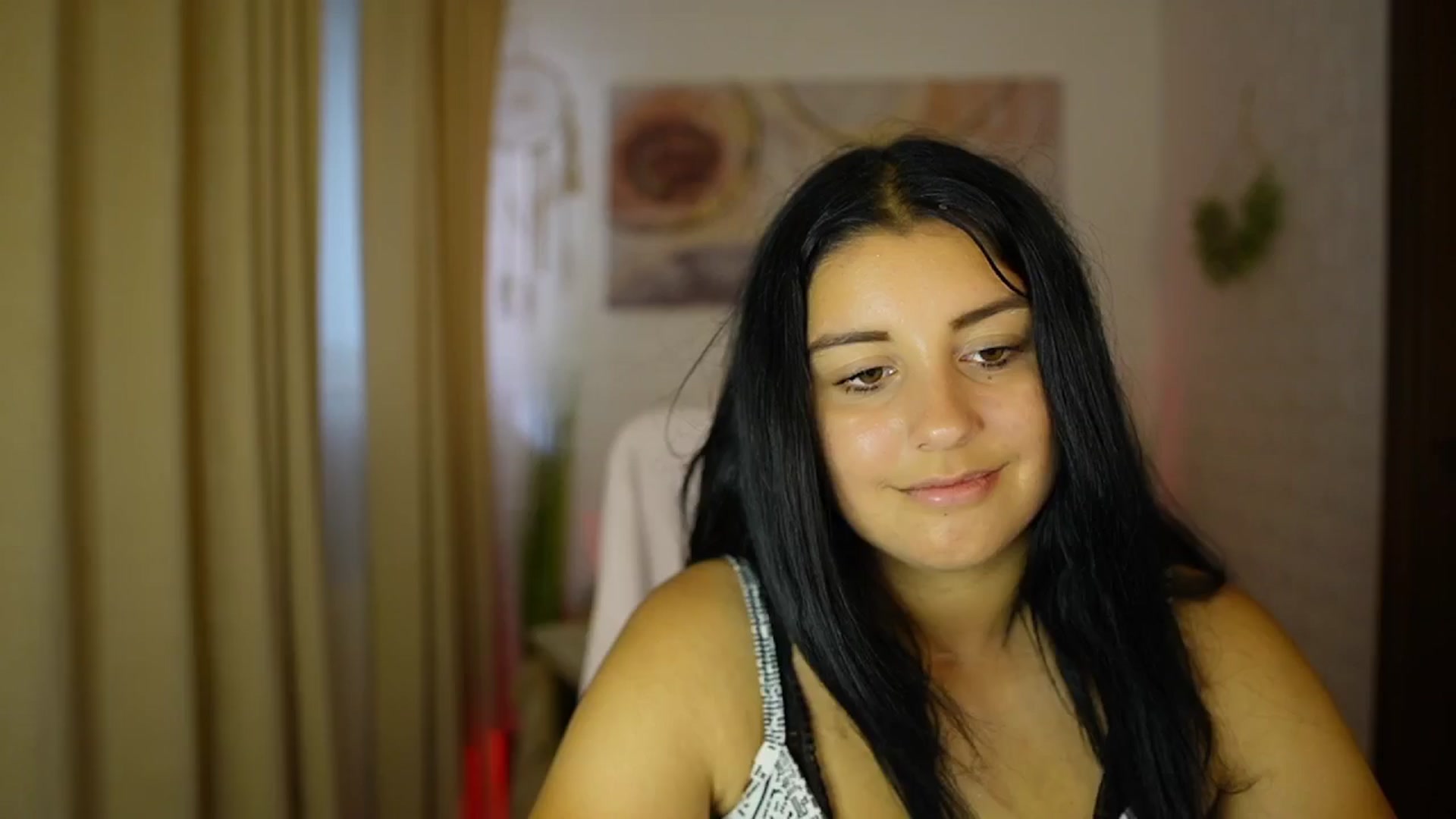 Gallery image thumbnail from Liya__Silver's myfreecams stream on, 08/05/2024, 14:15 image 14 of 20