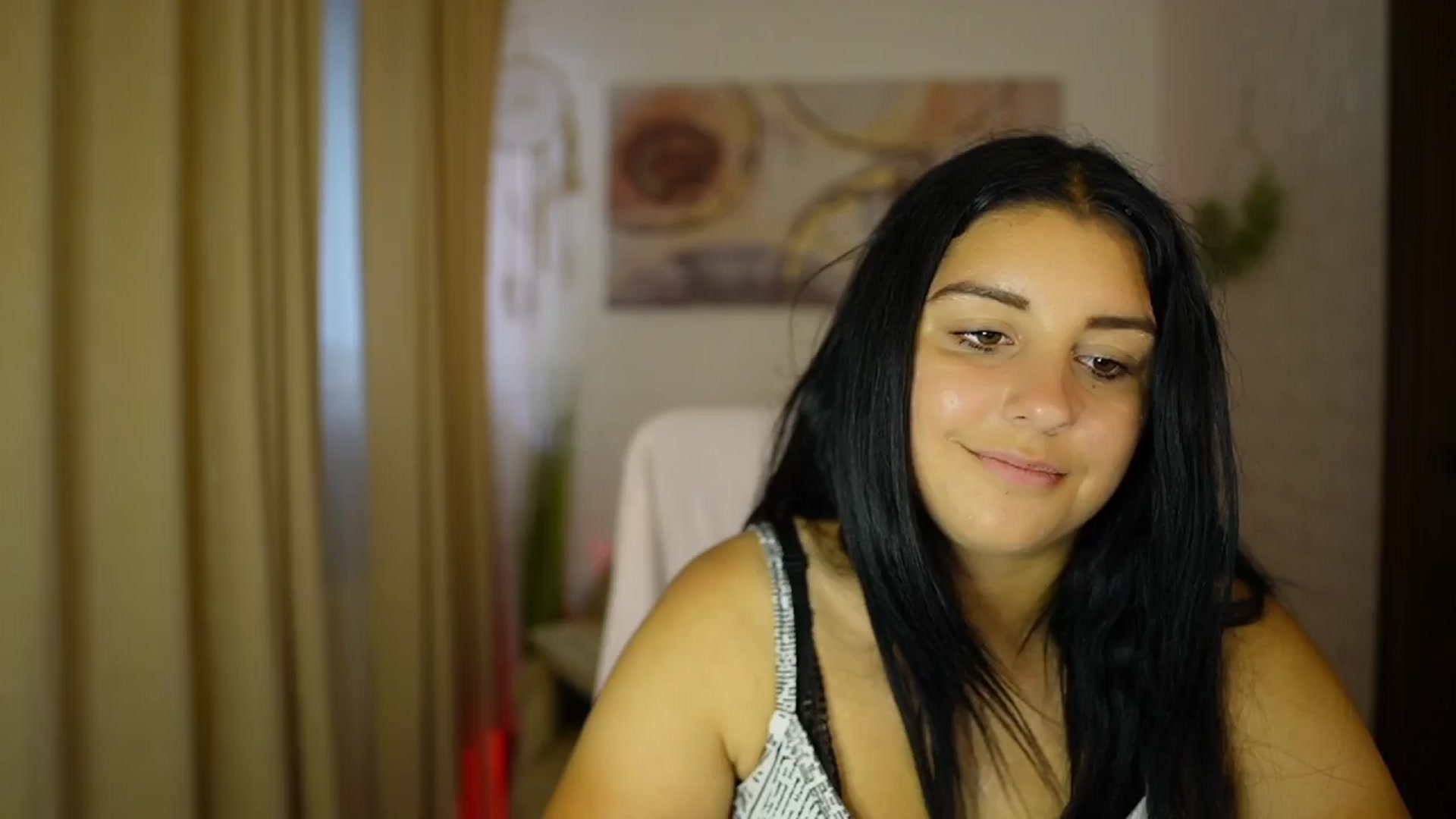Gallery image thumbnail from Liya__Silver's myfreecams stream on, 08/05/2024, 14:15 image 17 of 20