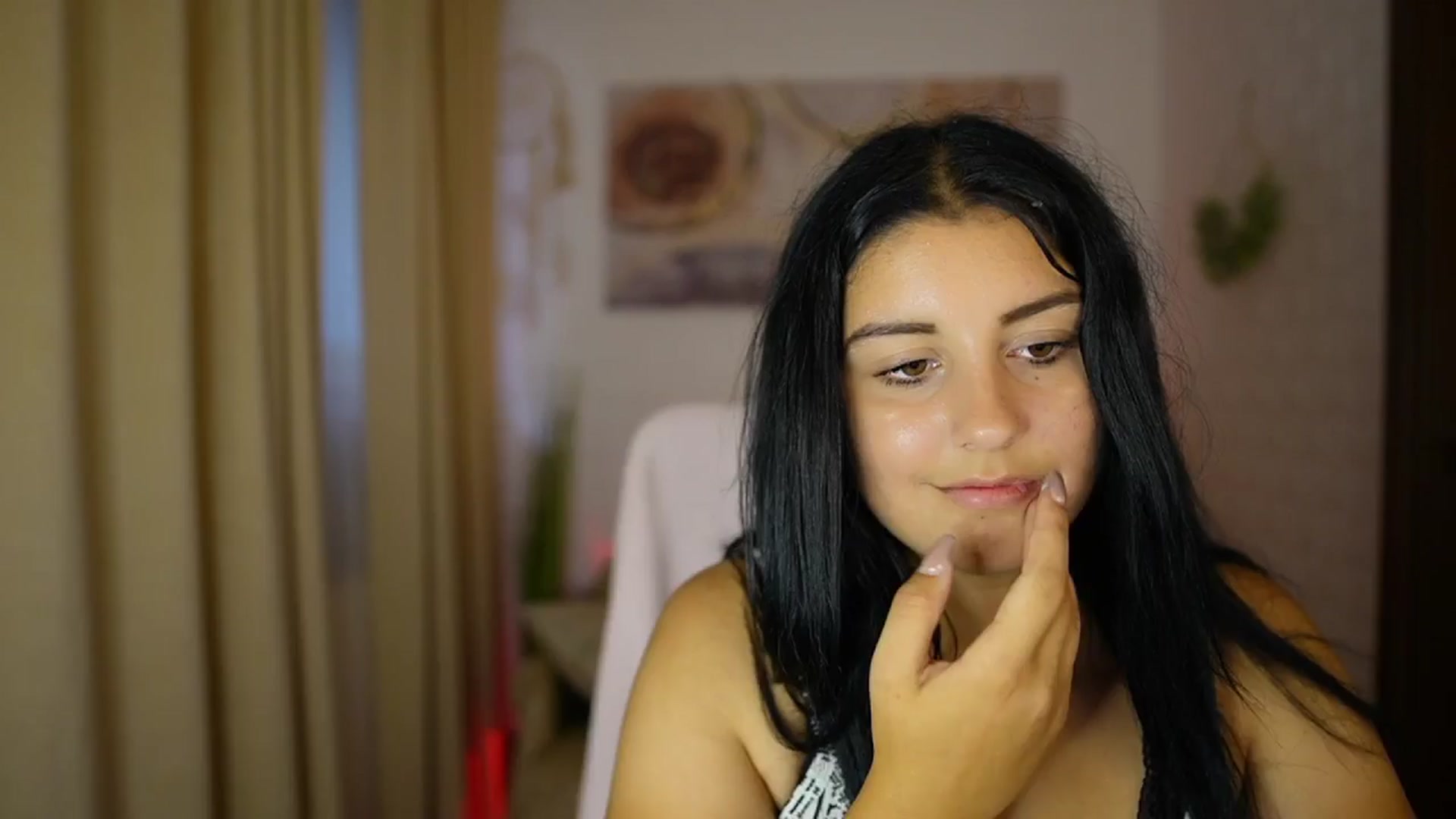 Gallery image thumbnail from Liya__Silver's myfreecams stream on, 08/05/2024, 15:27 image 20 of 20