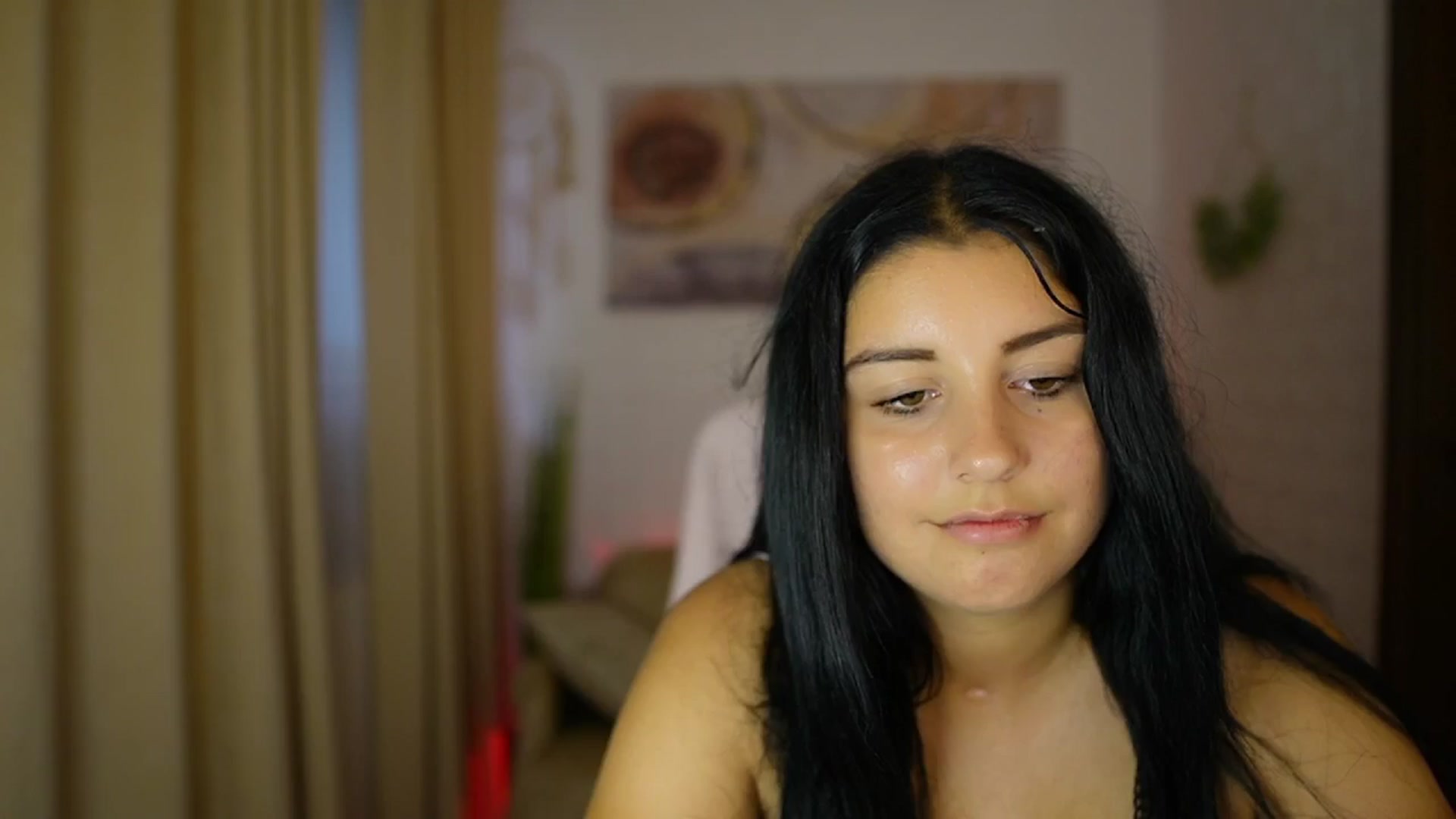 Gallery image thumbnail from Liya__Silver's myfreecams stream on, 08/05/2024, 15:27 image 17 of 20