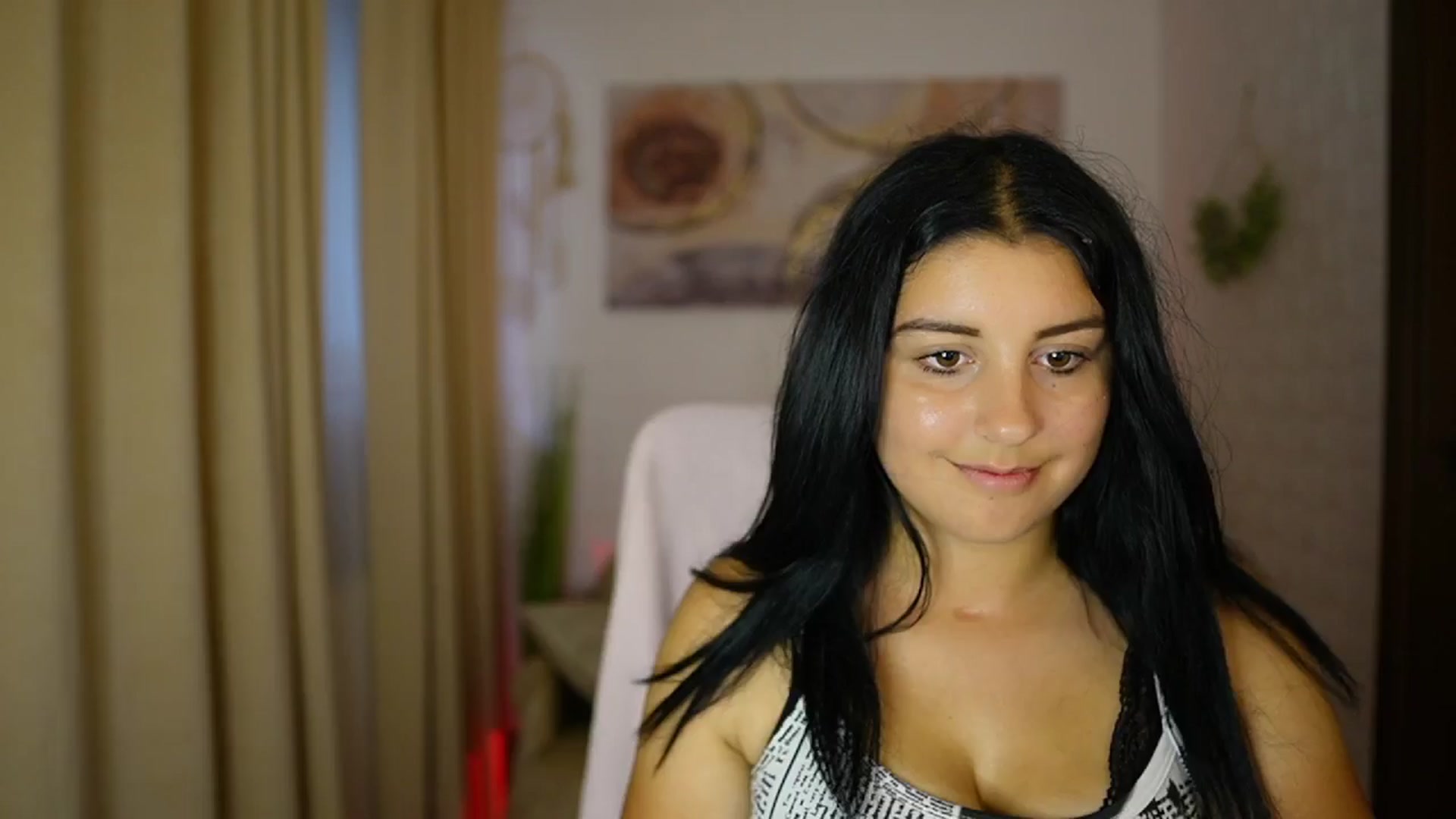 Gallery image thumbnail from Liya__Silver's myfreecams stream on, 08/05/2024, 15:27 image 18 of 20
