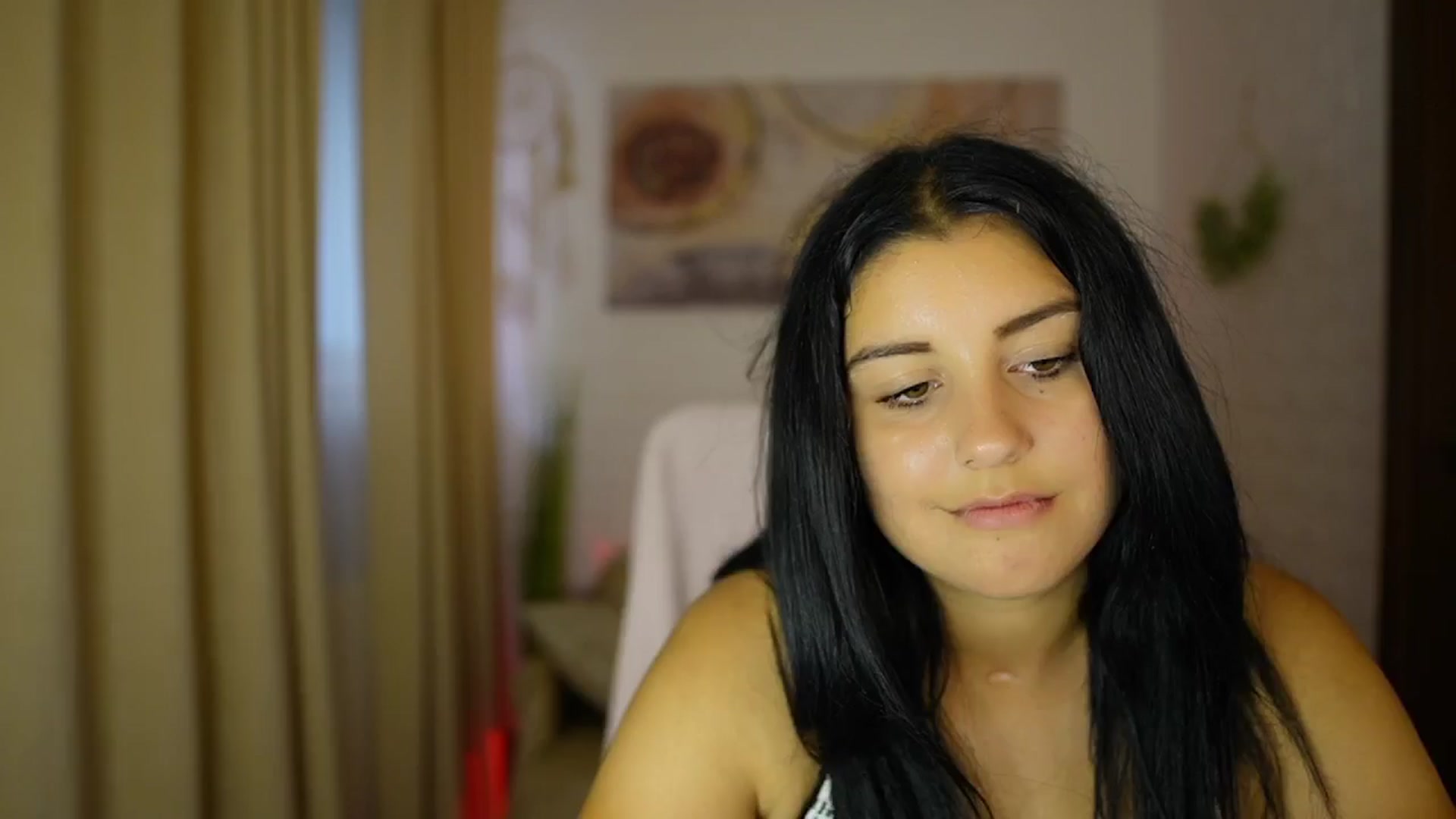 Gallery image thumbnail from Liya__Silver's myfreecams stream on, 08/05/2024, 15:27 image 1 of 20