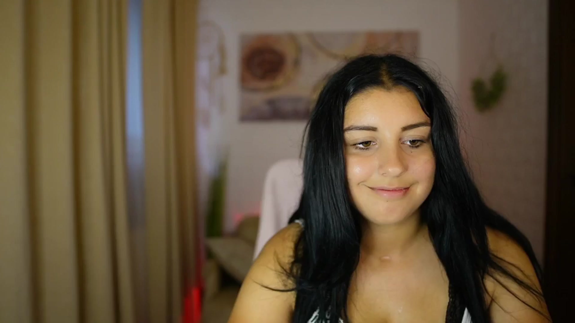 Gallery image thumbnail from Liya__Silver's myfreecams stream on, 08/05/2024, 15:27 image 15 of 20