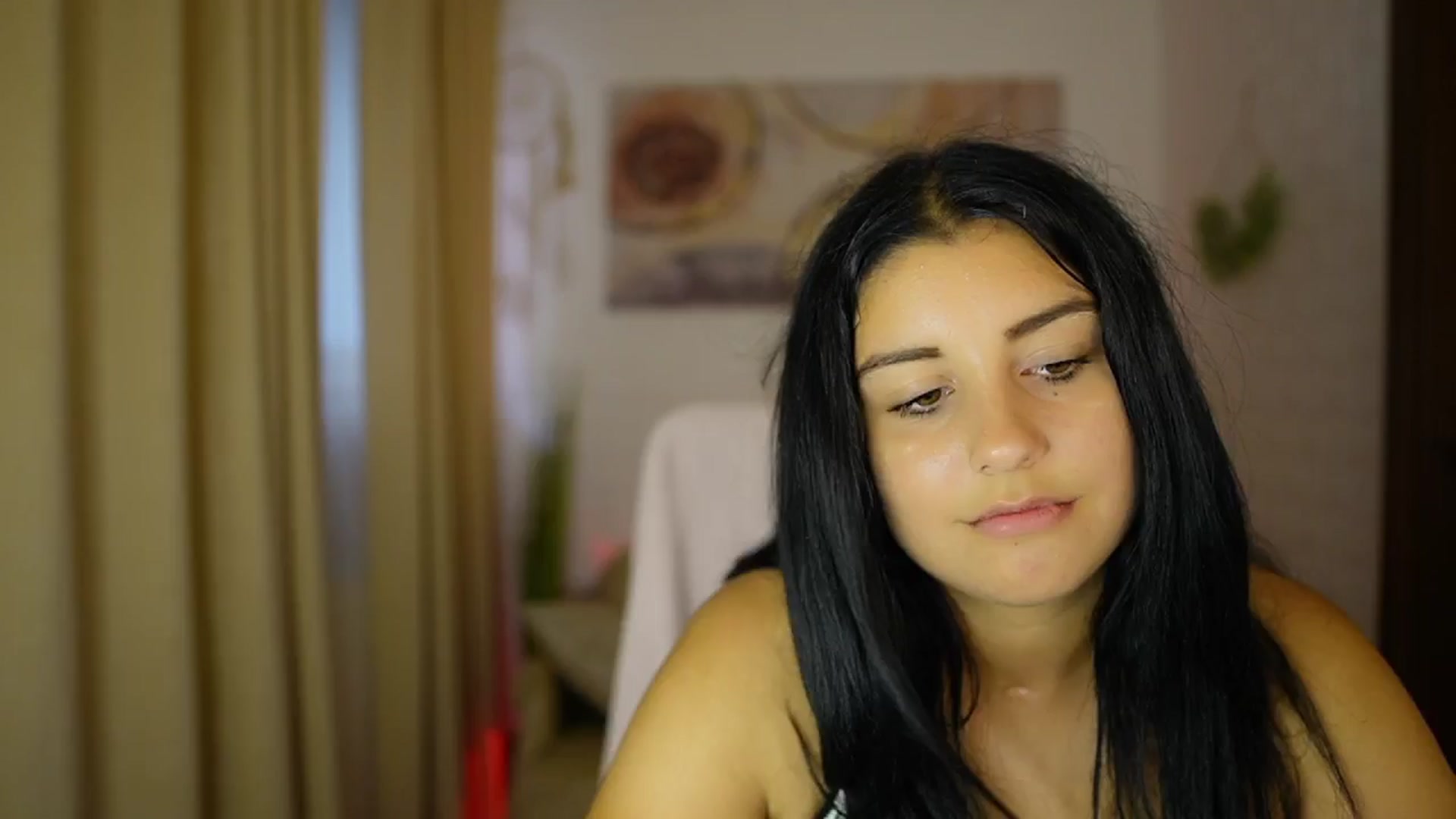 Gallery image thumbnail from Liya__Silver's myfreecams stream on, 08/05/2024, 15:27 image 2 of 20