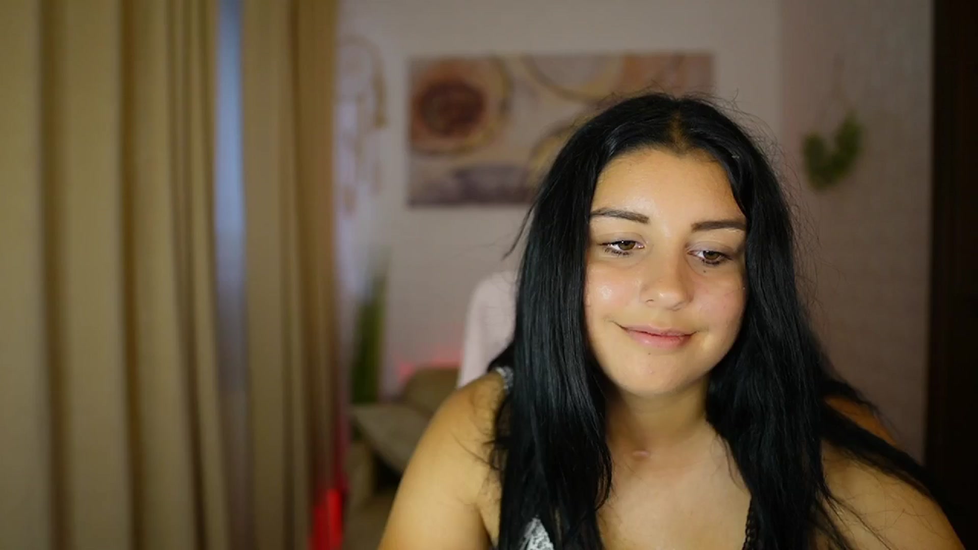 Gallery image thumbnail from Liya__Silver's myfreecams stream on, 08/05/2024, 15:27 image 16 of 20