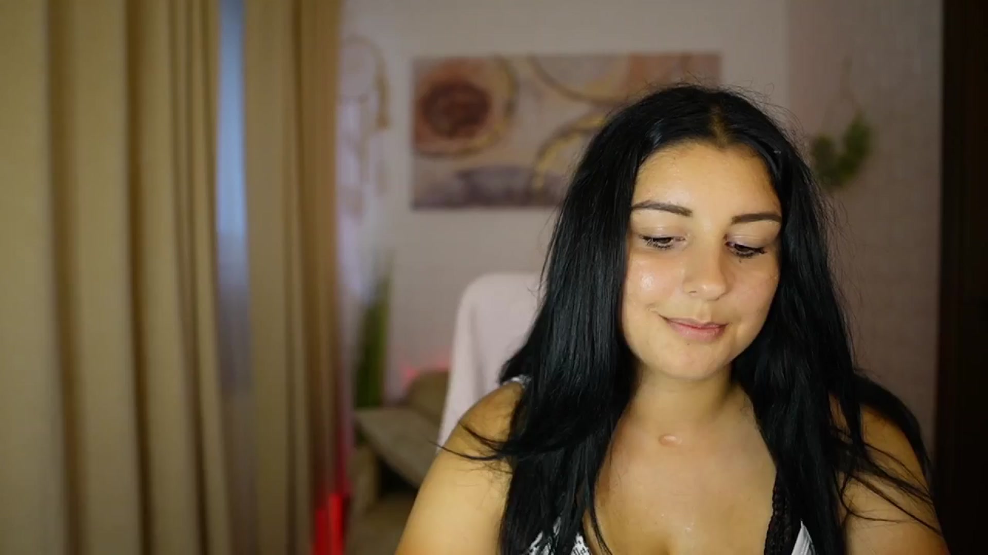 Gallery image thumbnail from Liya__Silver's myfreecams stream on, 08/05/2024, 15:27 image 14 of 20