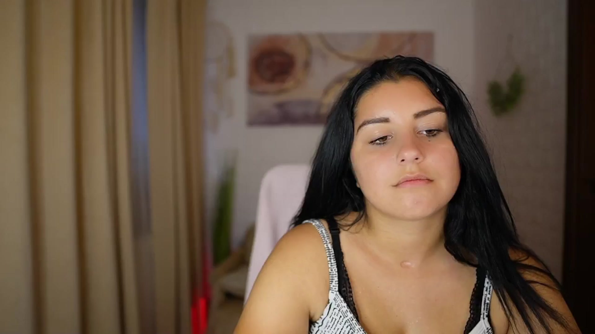 Gallery image thumbnail from Liya__Silver's myfreecams stream on, 08/05/2024, 16:39 image 19 of 20