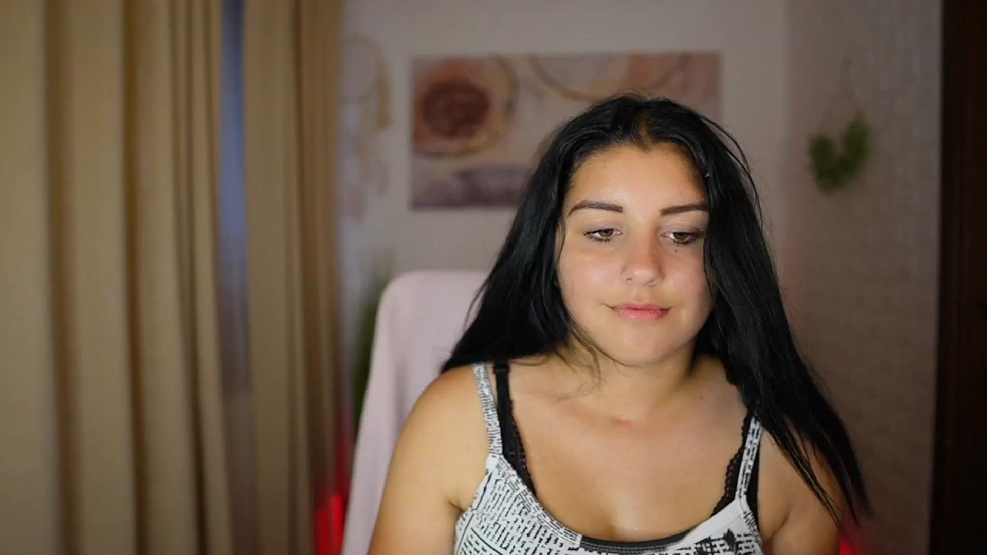 Gallery image thumbnail from Liya__Silver's myfreecams stream on, 08/05/2024, 16:39 image 16 of 20