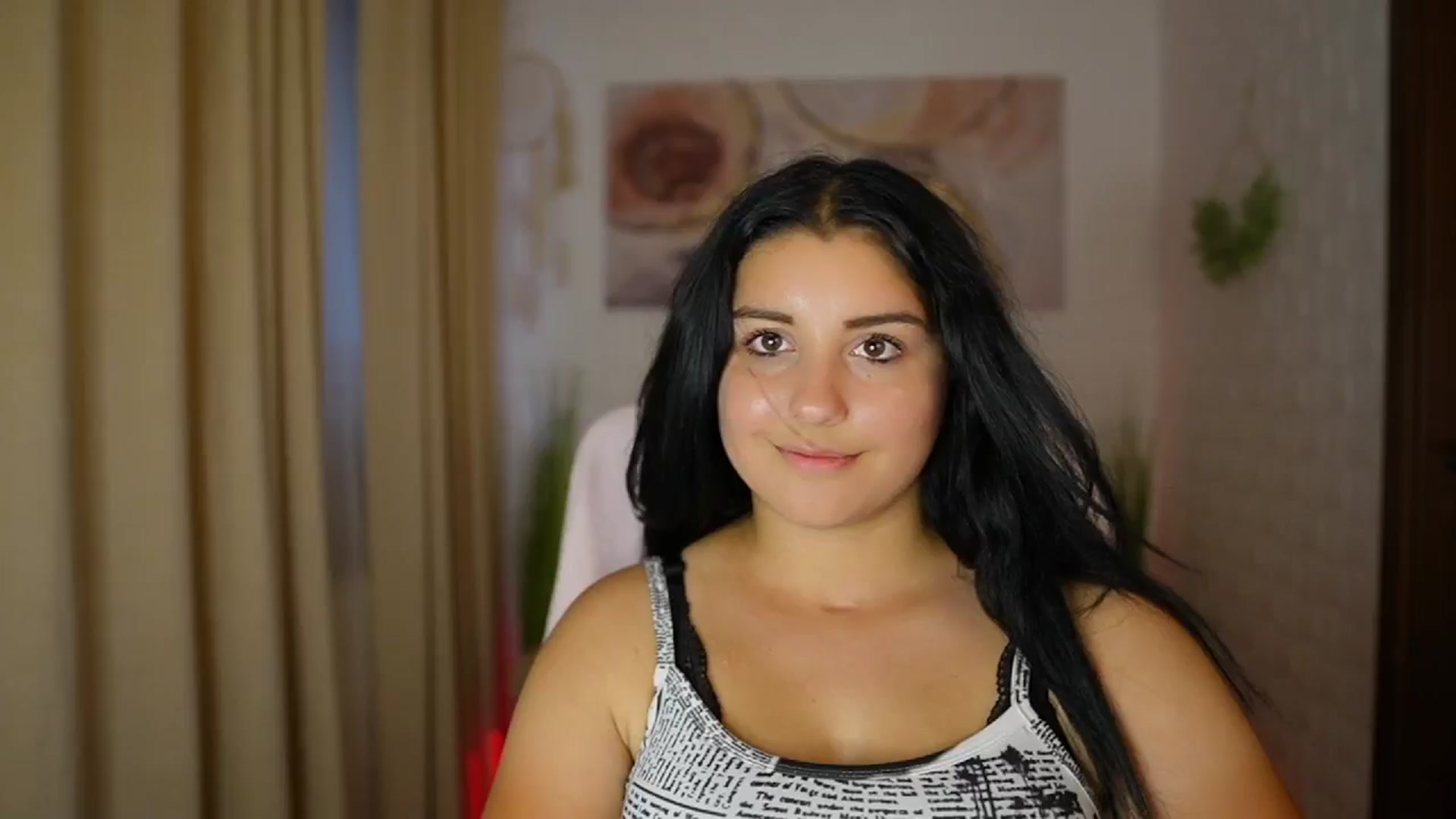 Gallery image thumbnail from Liya__Silver's myfreecams stream on, 08/05/2024, 16:39 image 5 of 20