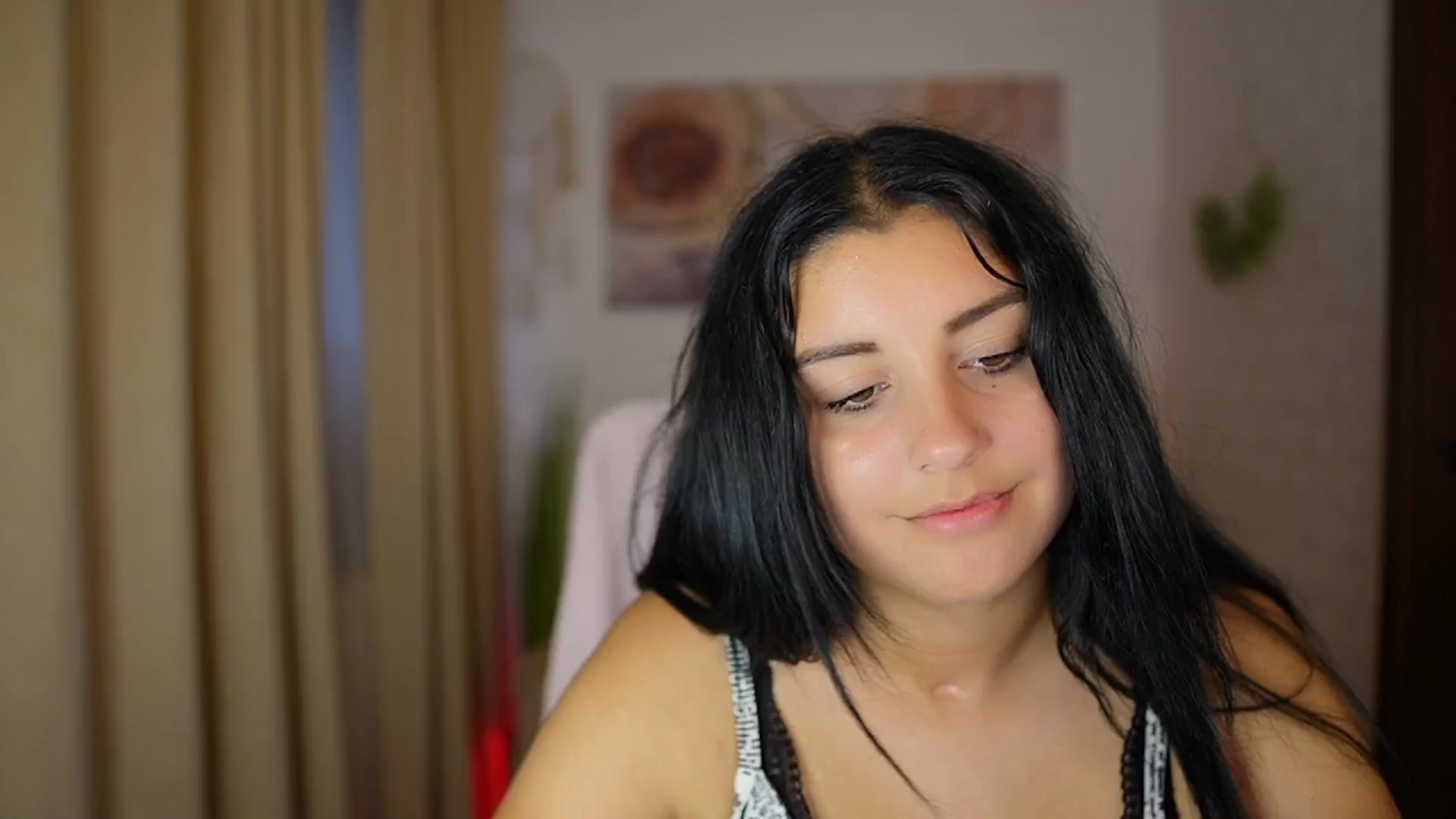 Gallery image thumbnail from Liya__Silver's myfreecams stream on, 08/05/2024, 16:39 image 9 of 20