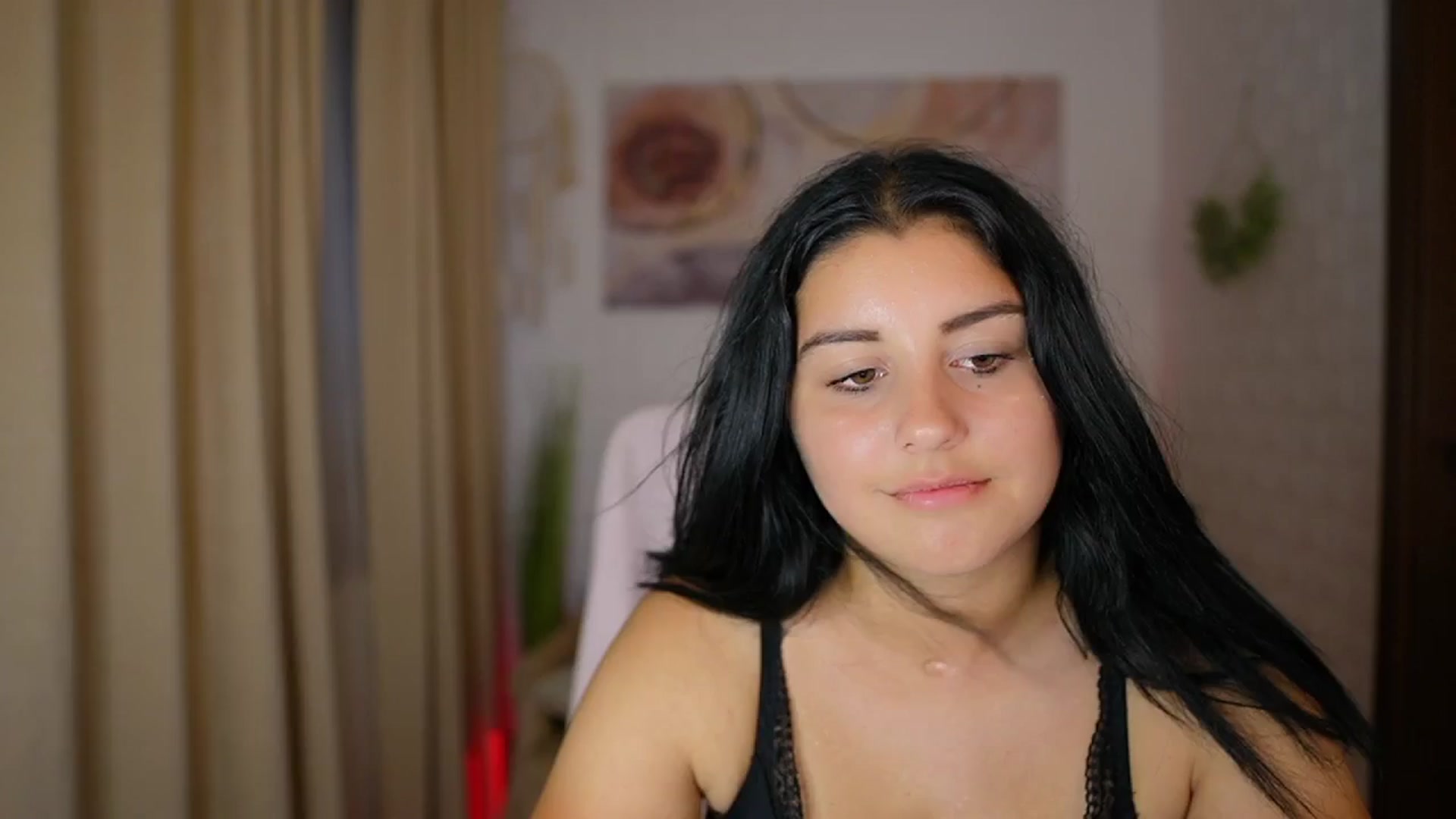 Gallery image thumbnail from Liya__Silver's myfreecams stream on, 08/05/2024, 17:58 image 1 of 20