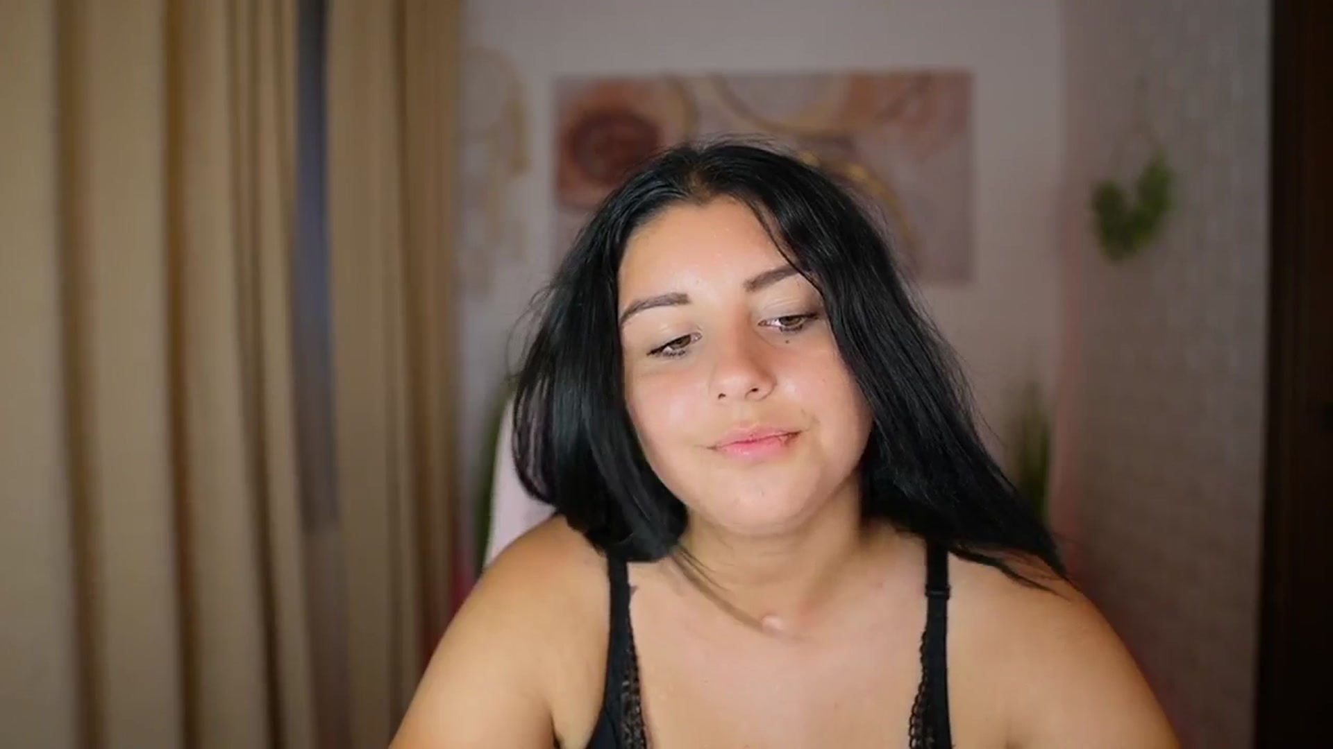 Gallery image thumbnail from Liya__Silver's myfreecams stream on, 08/05/2024, 17:58 image 3 of 20