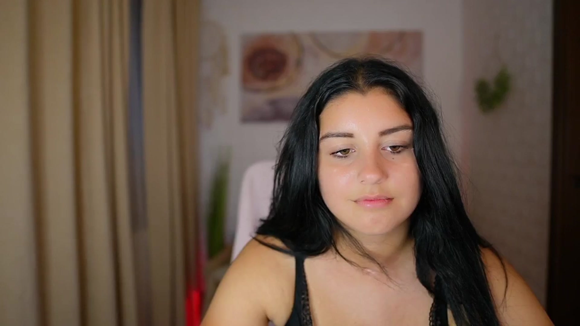 Gallery image thumbnail from Liya__Silver's myfreecams stream on, 08/05/2024, 17:58 image 2 of 20