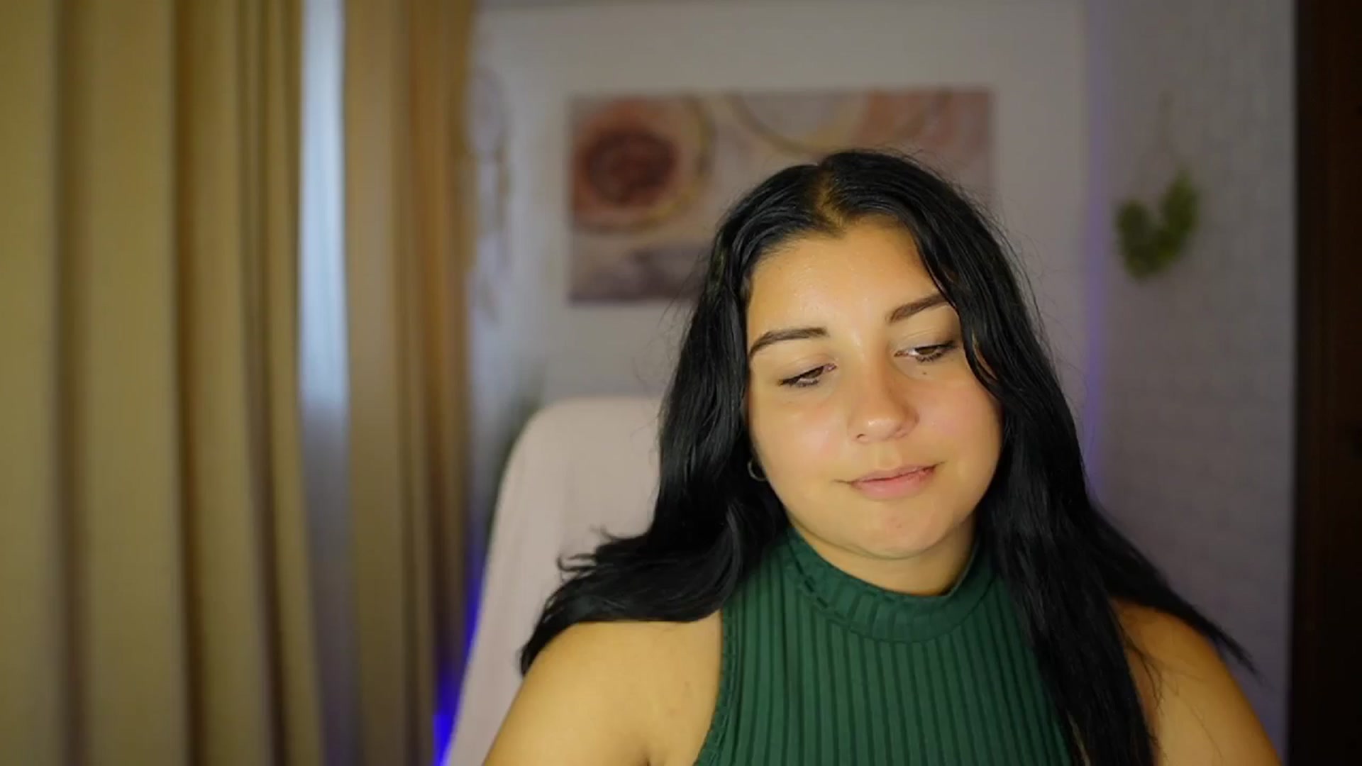 Gallery image thumbnail from Liya__Silver's myfreecams stream on, 08/07/2024, 14:06 image 12 of 20