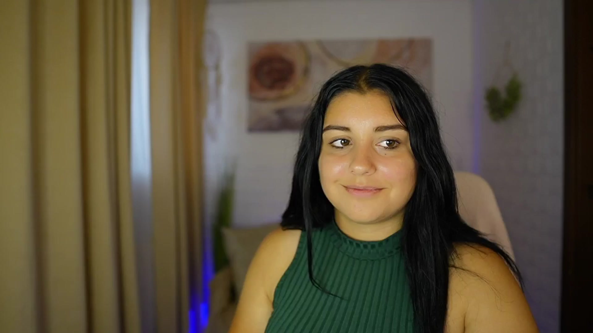 Gallery image thumbnail from Liya__Silver's myfreecams stream on, 08/07/2024, 14:06 image 19 of 20