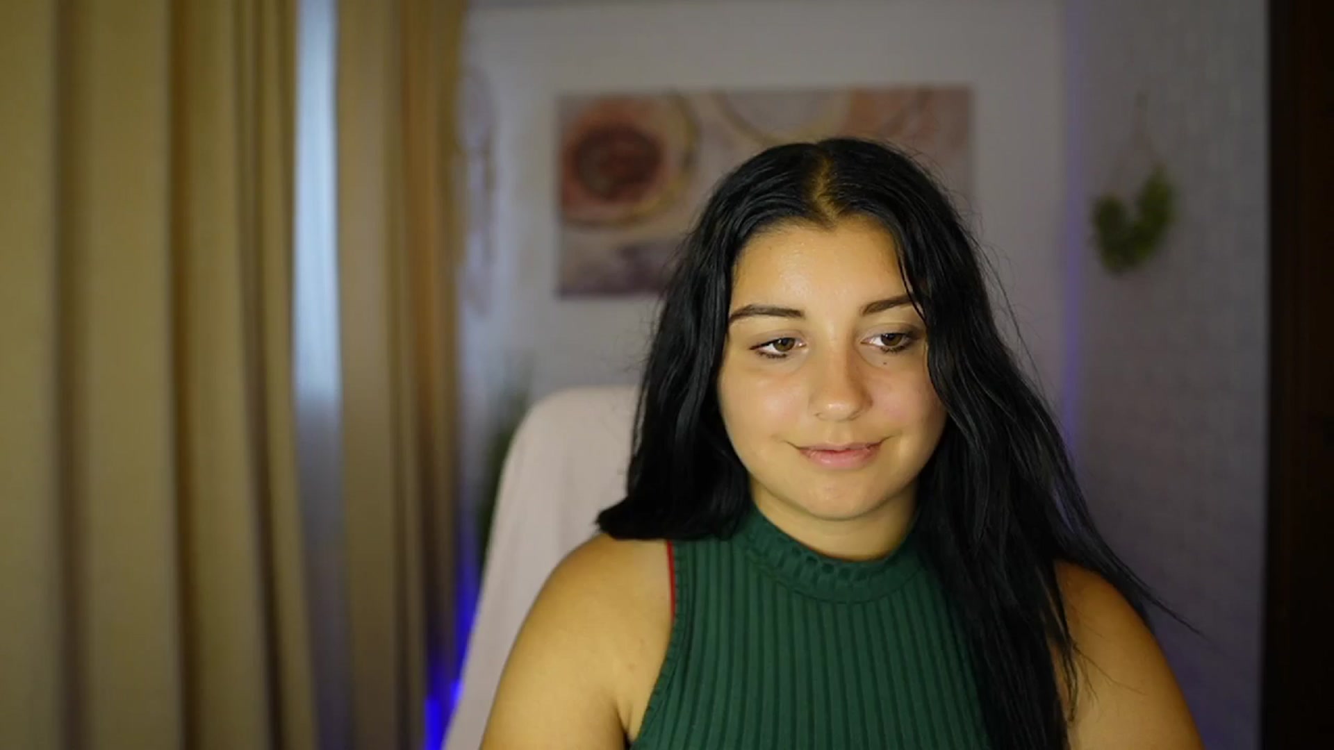 Gallery image thumbnail from Liya__Silver's myfreecams stream on, 08/07/2024, 14:06 image 17 of 20