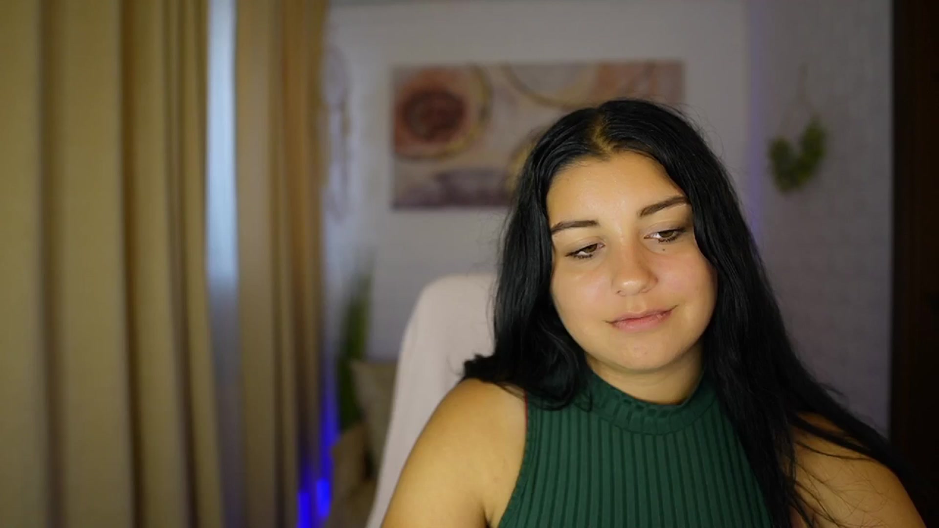 Gallery image thumbnail from Liya__Silver's myfreecams stream on, 08/07/2024, 14:06 image 2 of 20
