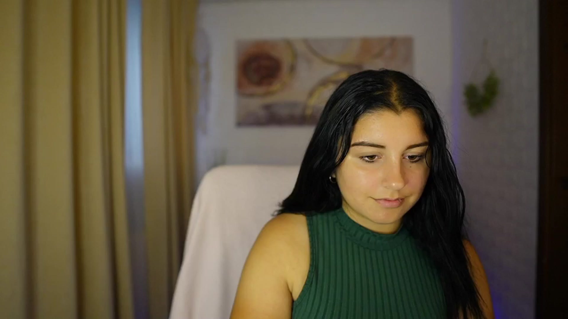 Gallery image thumbnail from Liya__Silver's myfreecams stream on, 08/07/2024, 16:32 image 18 of 20