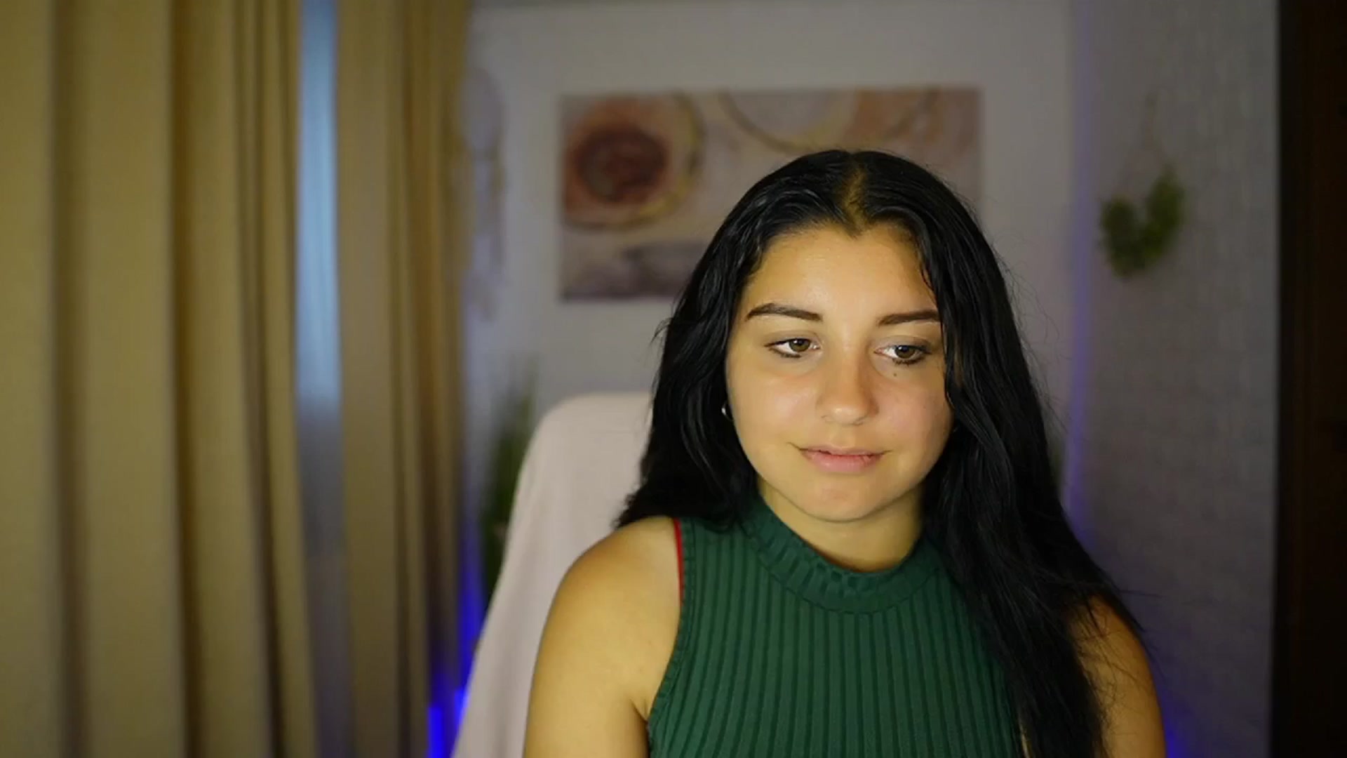 Gallery image thumbnail from Liya__Silver's myfreecams stream on, 08/07/2024, 16:32 image 16 of 20