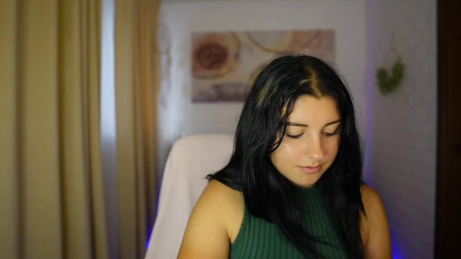 Gallery image thumbnail from Liya__Silver's myfreecams stream on, 08/07/2024, 16:32 image 2 of 20