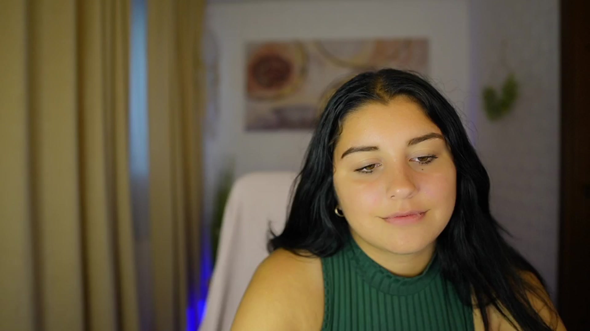 Gallery image thumbnail from Liya__Silver's myfreecams stream on, 08/07/2024, 17:44 image 10 of 20