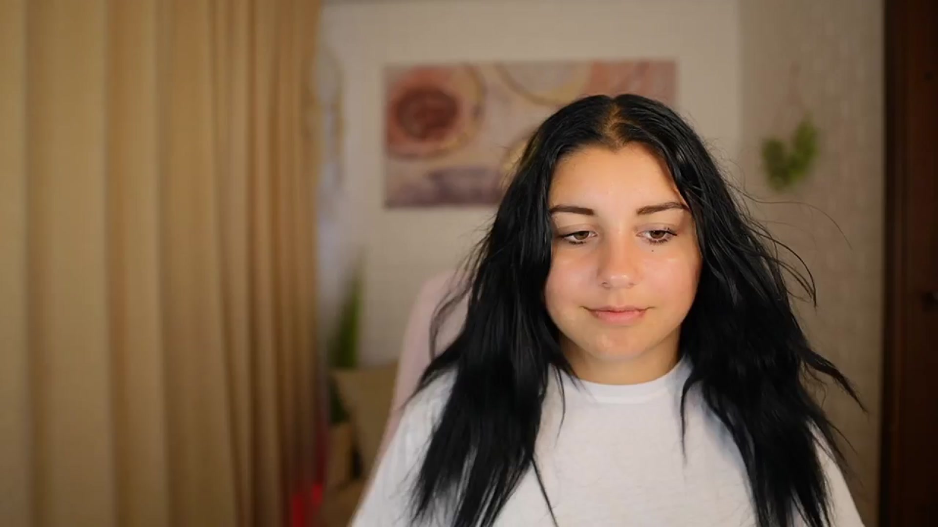 Gallery image thumbnail from Liya__Silver's myfreecams stream on, 08/08/2024, 14:34 image 9 of 20