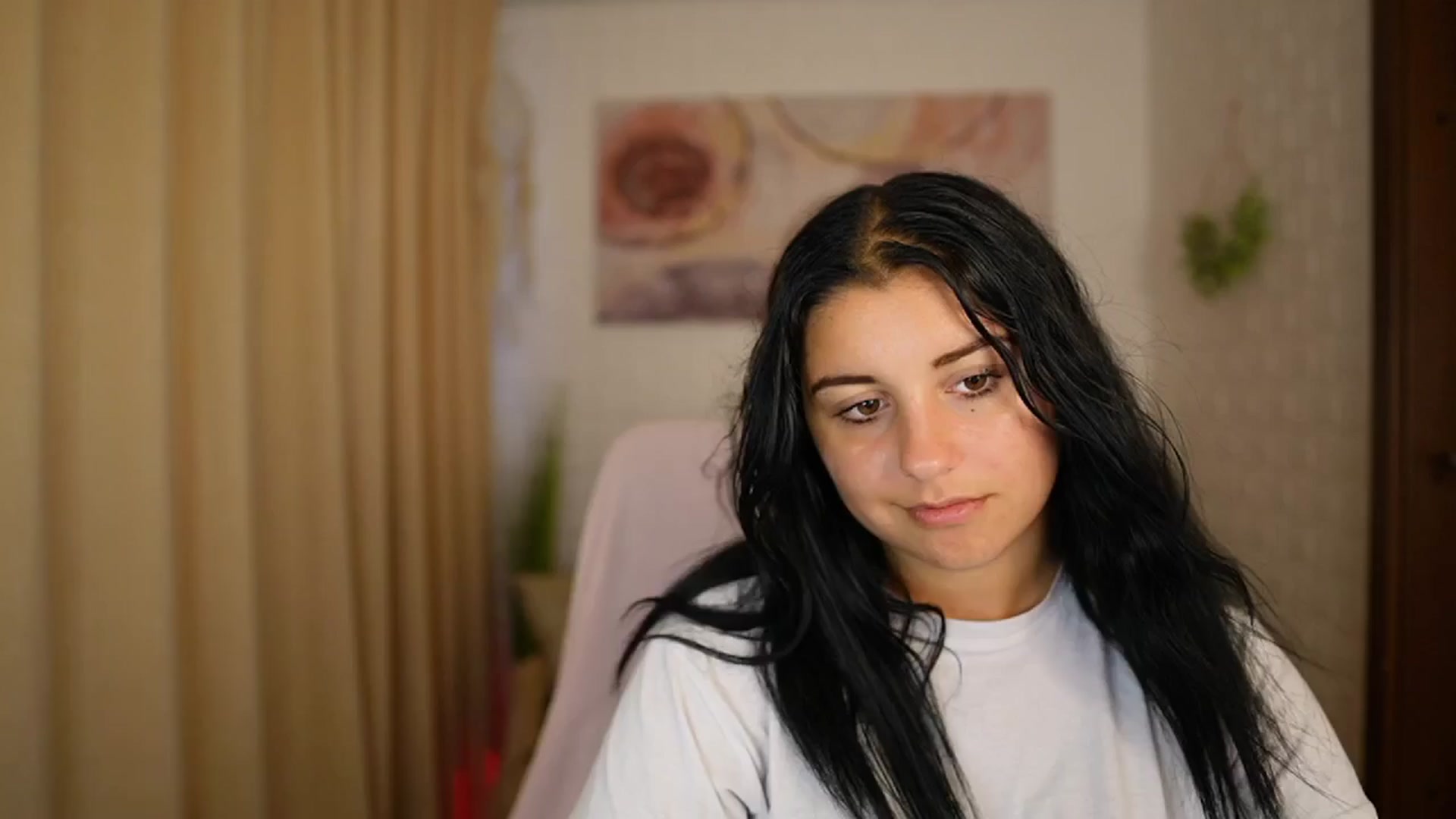 Gallery image thumbnail from Liya__Silver's myfreecams stream on, 08/08/2024, 14:34 image 14 of 20