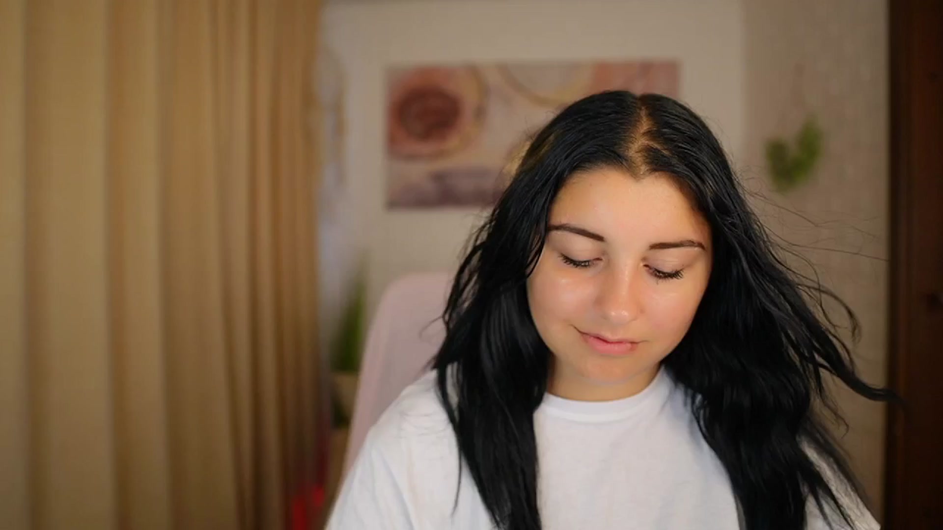 Gallery image thumbnail from Liya__Silver's myfreecams stream on, 08/08/2024, 14:34 image 8 of 20