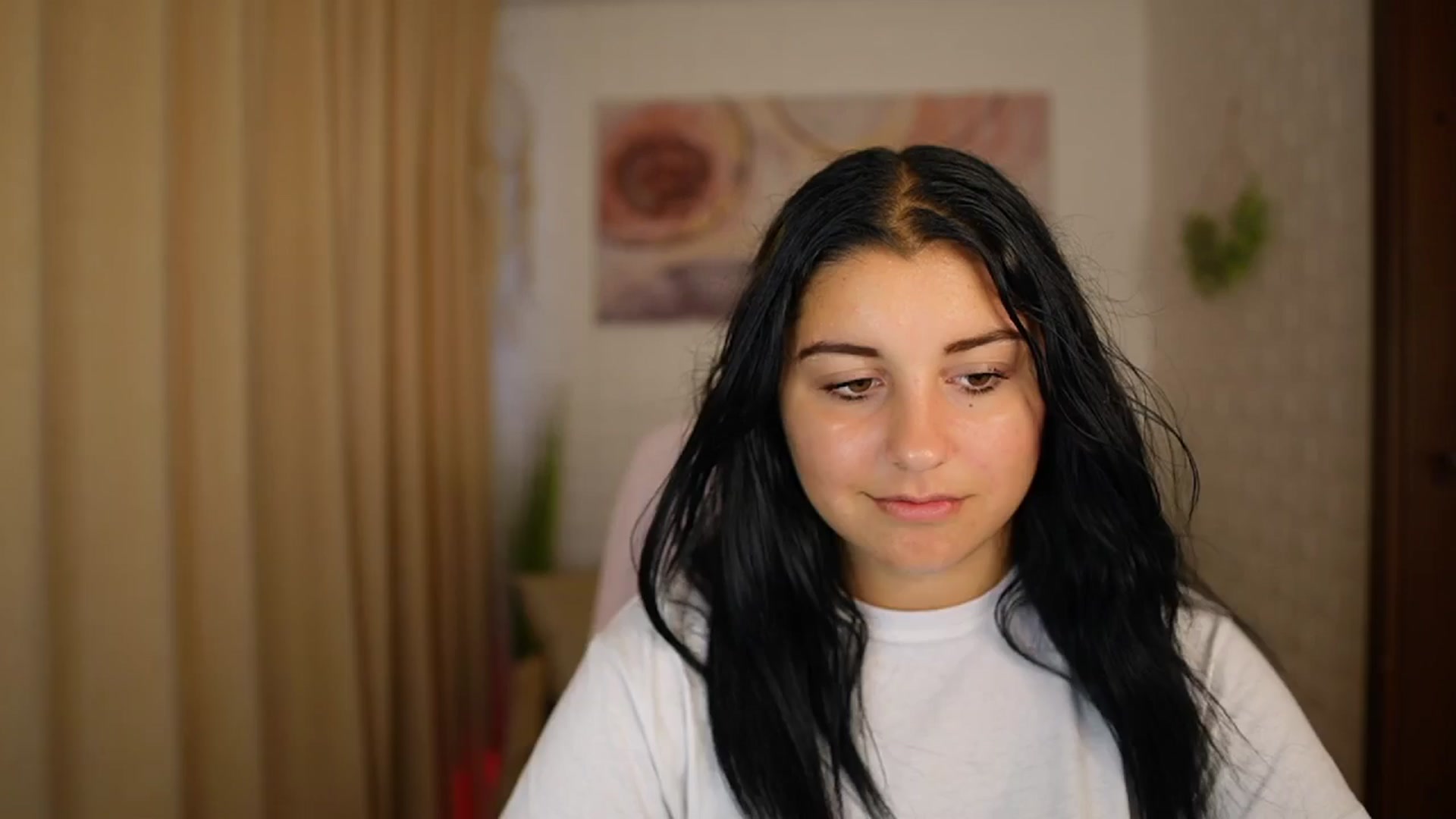 Gallery image thumbnail from Liya__Silver's myfreecams stream on, 08/08/2024, 14:34 image 11 of 20