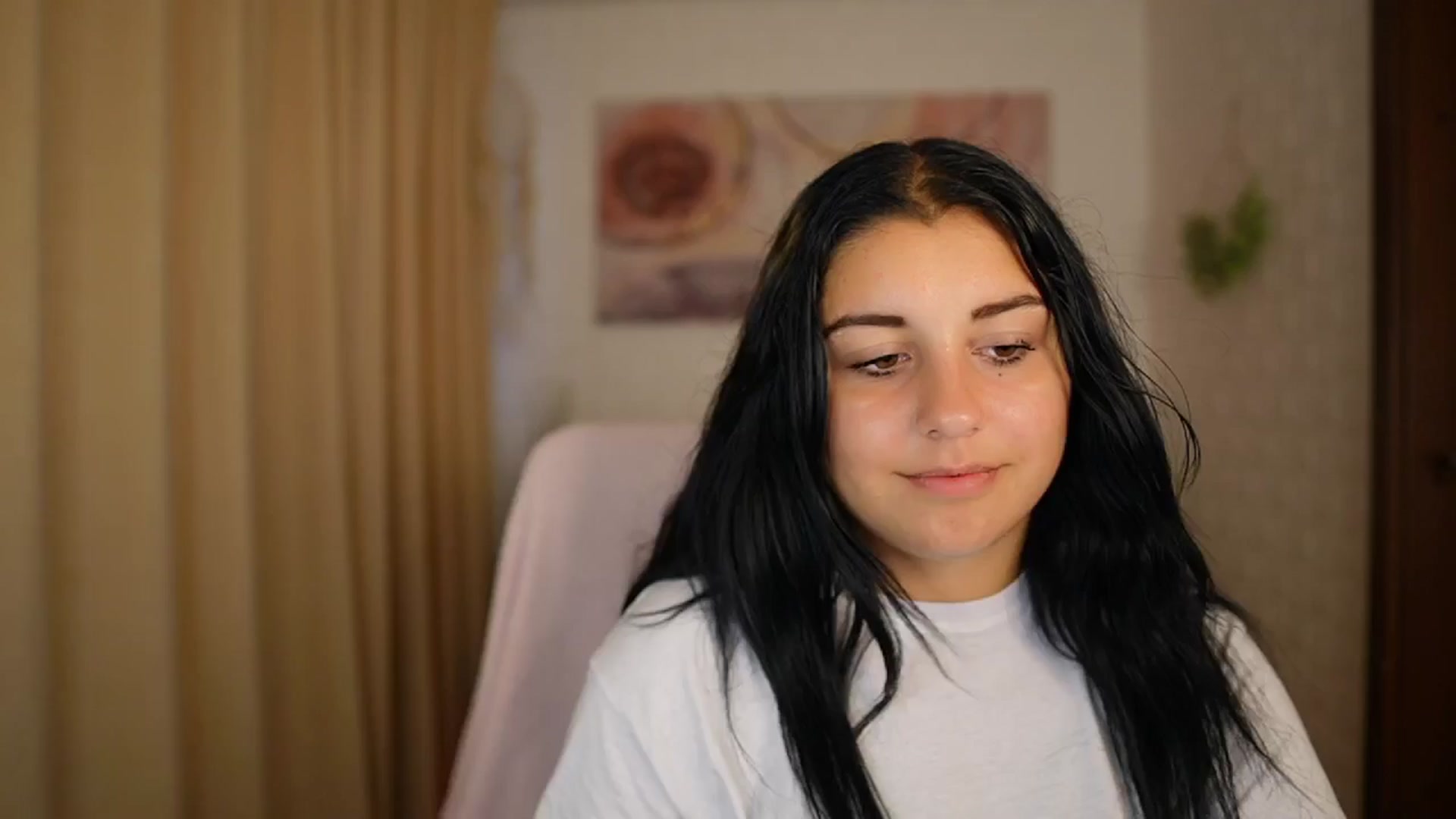 Gallery image thumbnail from Liya__Silver's myfreecams stream on, 08/08/2024, 14:34 image 6 of 20