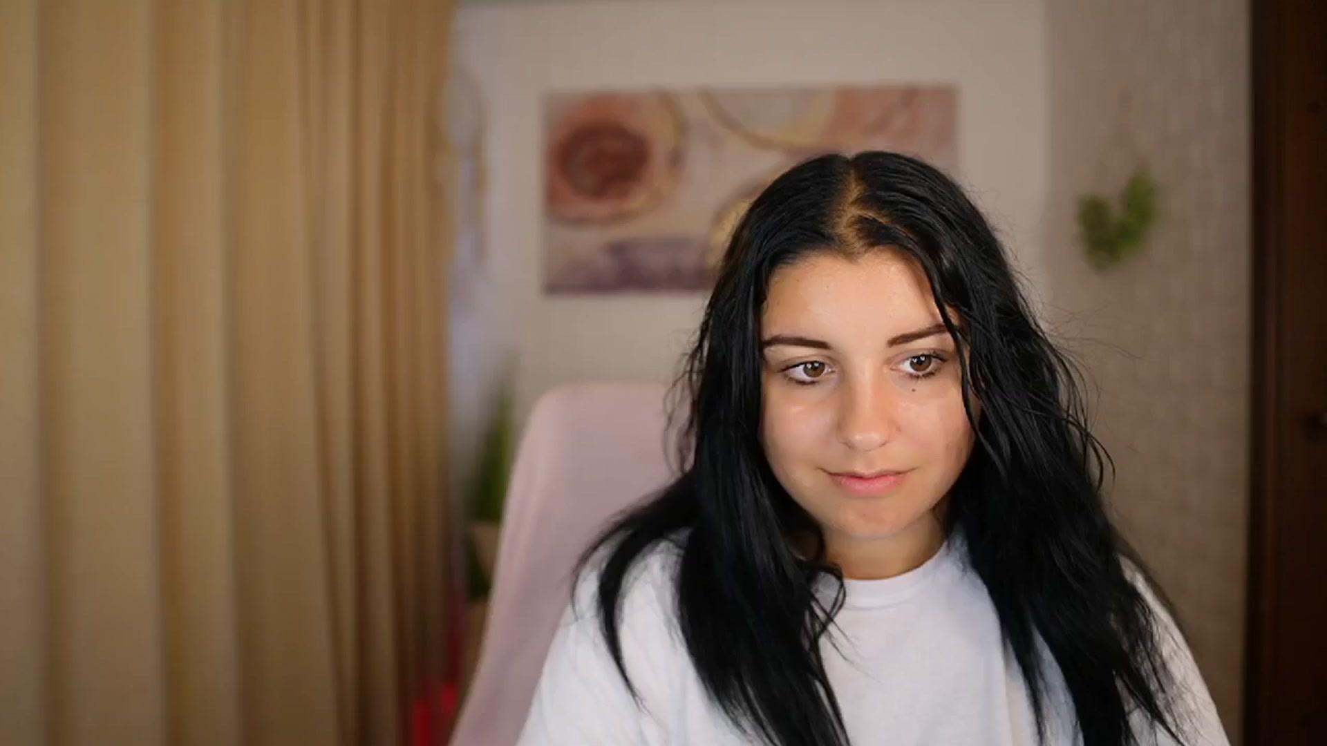 Gallery image thumbnail from Liya__Silver's myfreecams stream on, 08/08/2024, 14:34 image 20 of 20