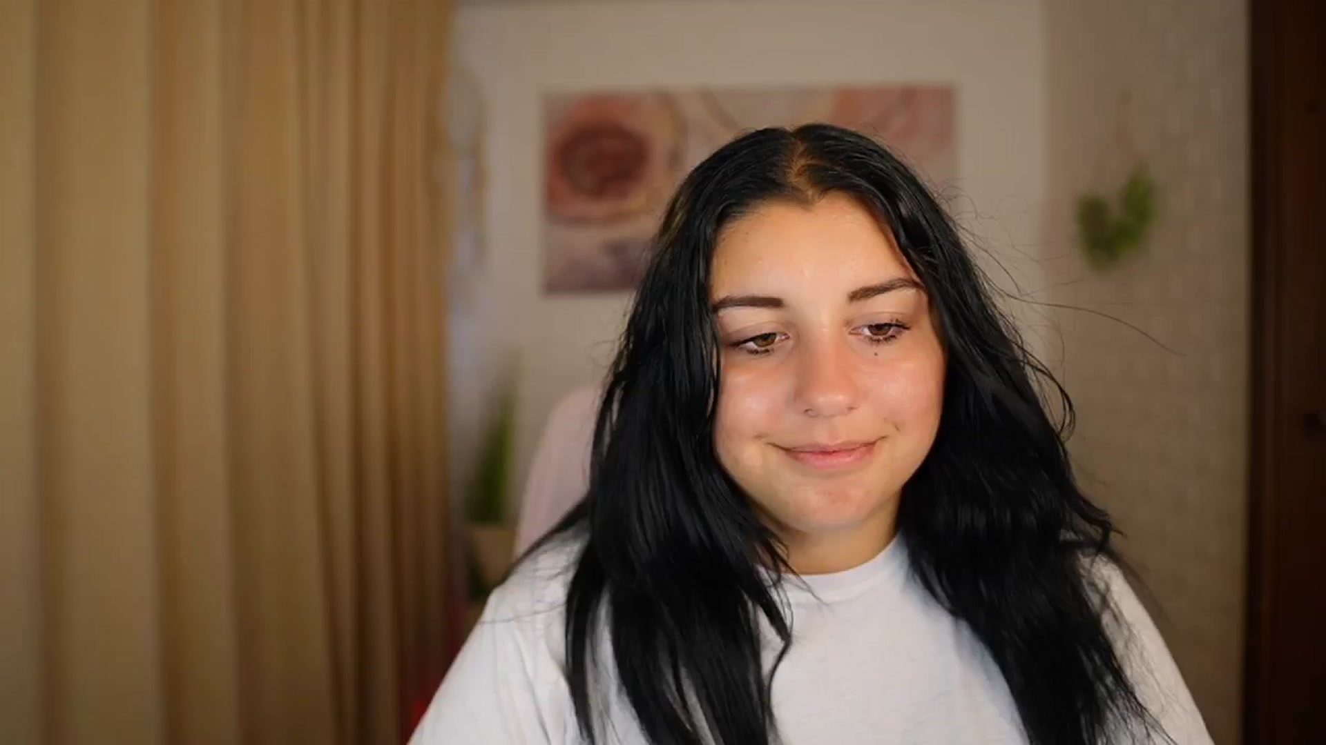 Gallery image thumbnail from Liya__Silver's myfreecams stream on, 08/08/2024, 14:34 image 7 of 20