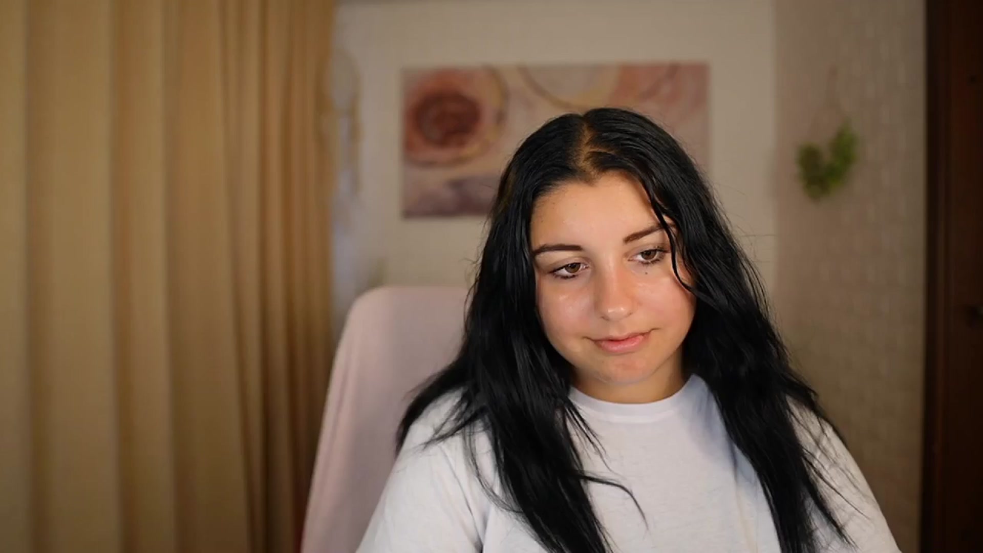 Gallery image thumbnail from Liya__Silver's myfreecams stream on, 08/08/2024, 14:34 image 2 of 20