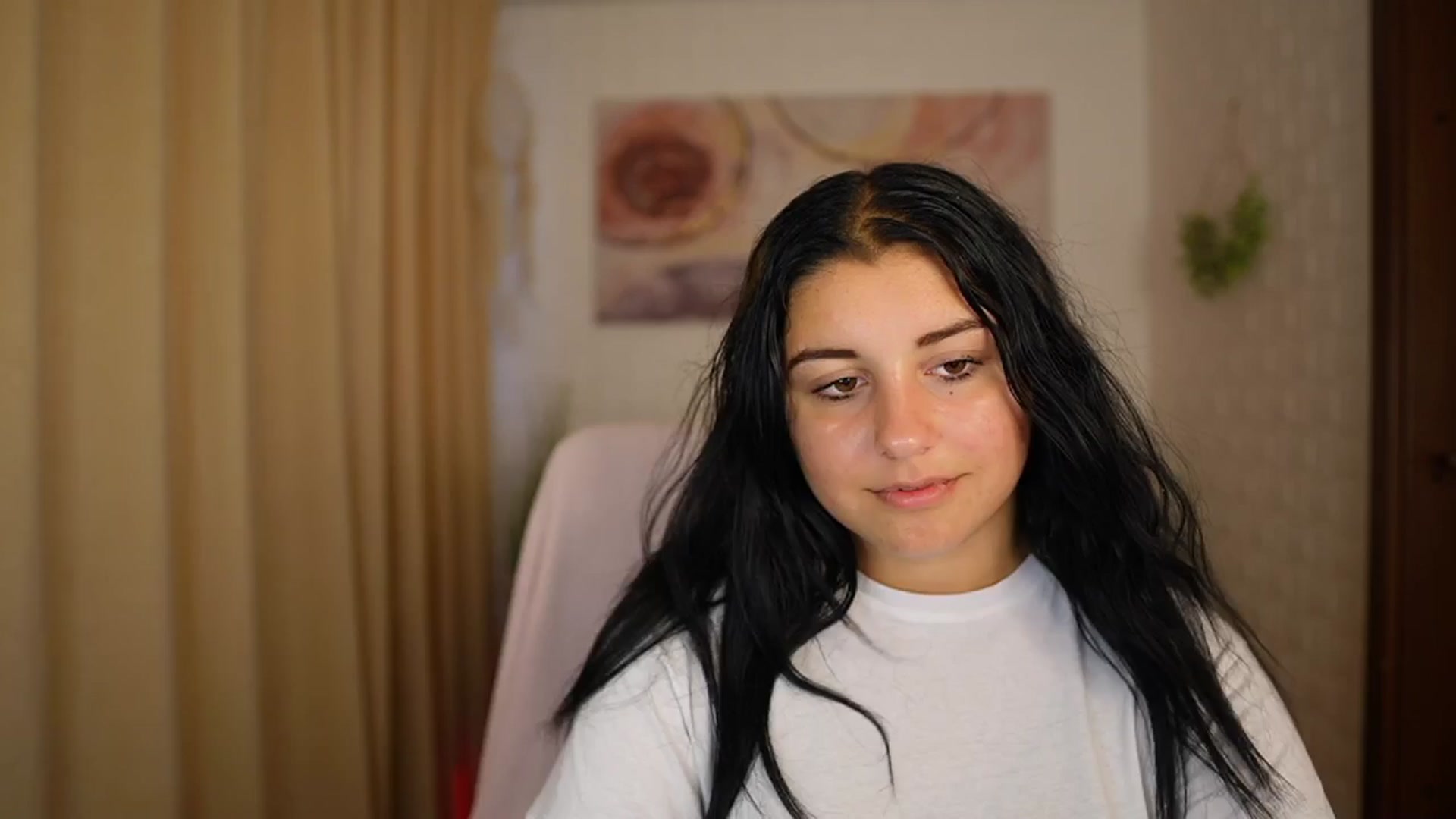 Gallery image thumbnail from Liya__Silver's myfreecams stream on, 08/08/2024, 14:34 image 1 of 20