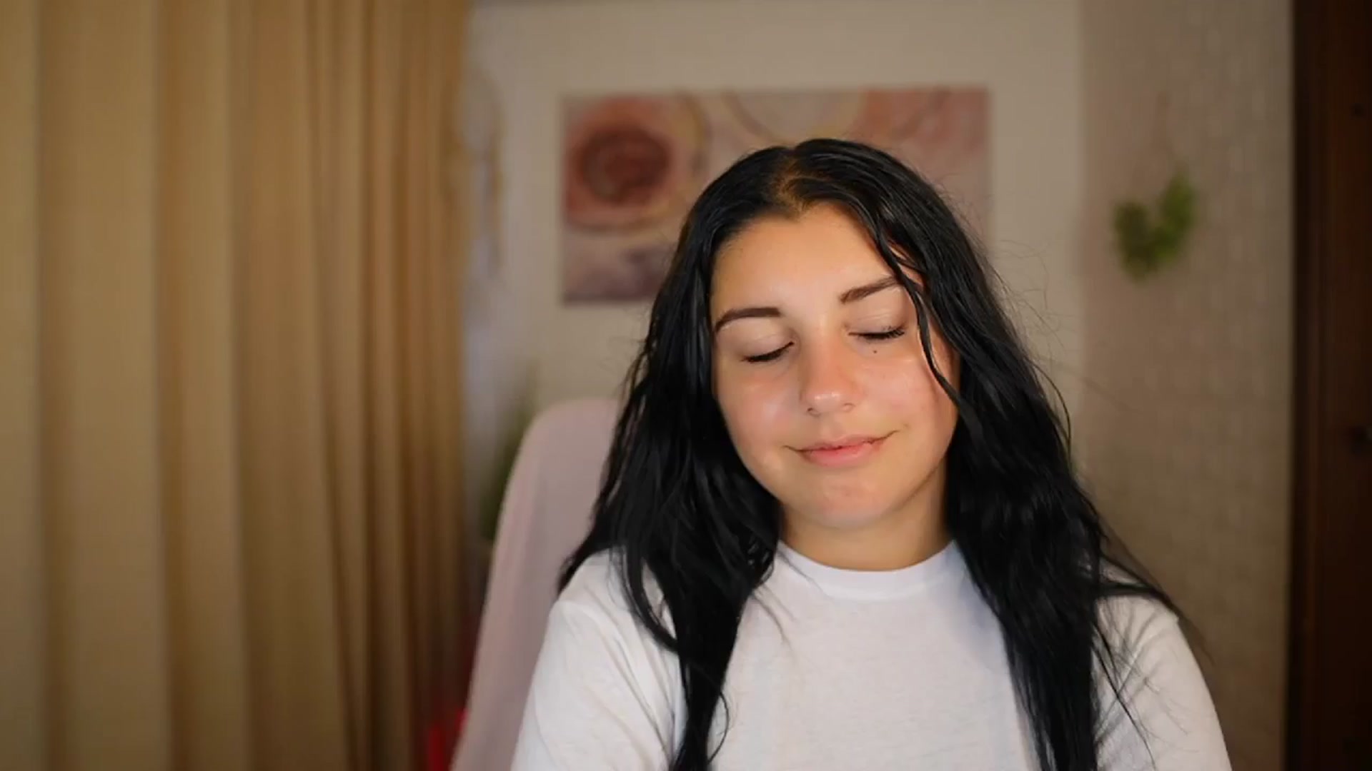 Gallery image thumbnail from Liya__Silver's myfreecams stream on, 08/08/2024, 14:34 image 5 of 20