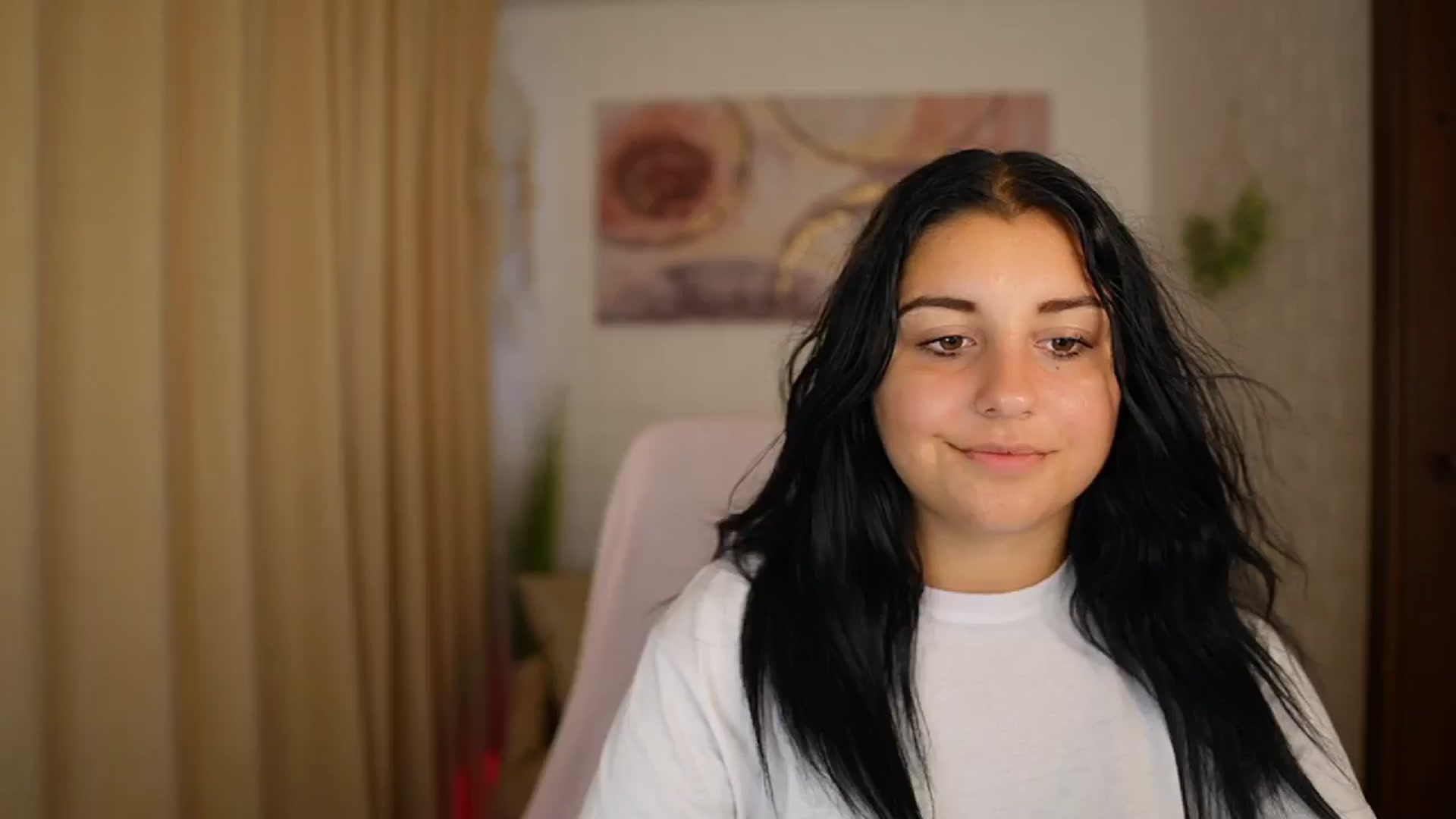 Gallery image thumbnail from Liya__Silver's myfreecams stream on, 08/08/2024, 14:34 image 12 of 20