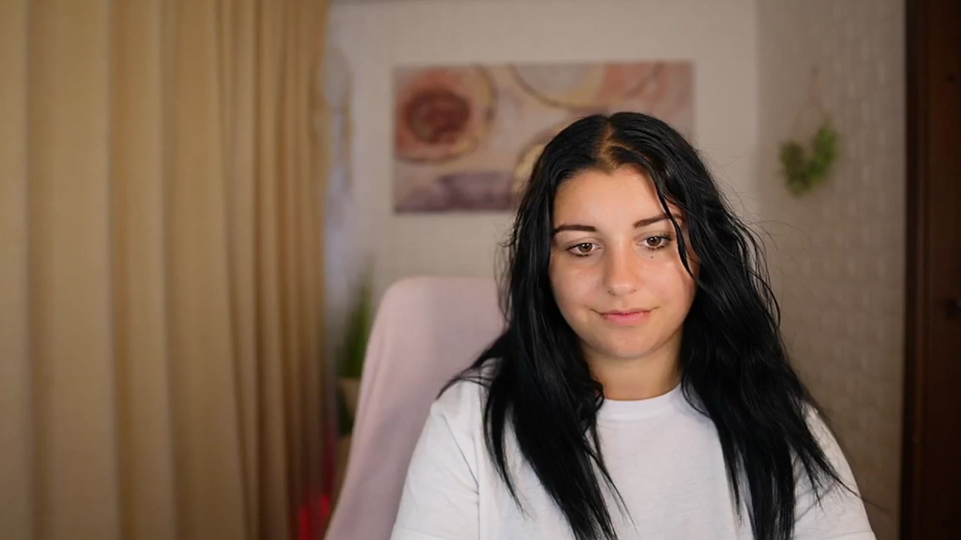 Gallery image thumbnail from Liya__Silver's myfreecams stream on, 08/08/2024, 14:34 image 18 of 20