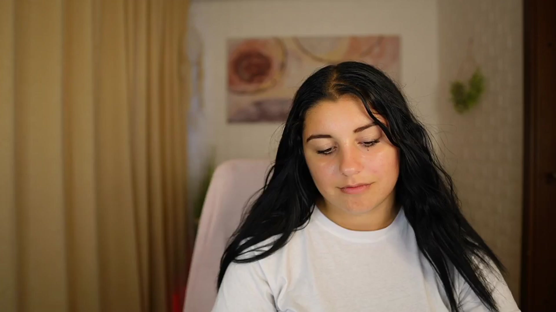 Gallery image thumbnail from Liya__Silver's myfreecams stream on, 08/08/2024, 16:13 image 4 of 20