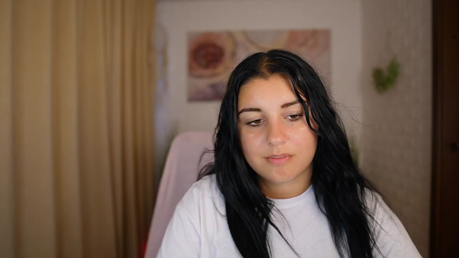 Gallery image thumbnail from Liya__Silver's myfreecams stream on, 08/08/2024, 16:13 image 16 of 20
