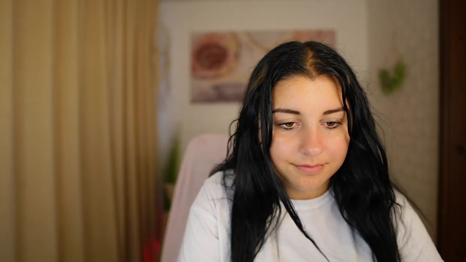 Gallery image thumbnail from Liya__Silver's myfreecams stream on, 08/08/2024, 16:13 image 13 of 20