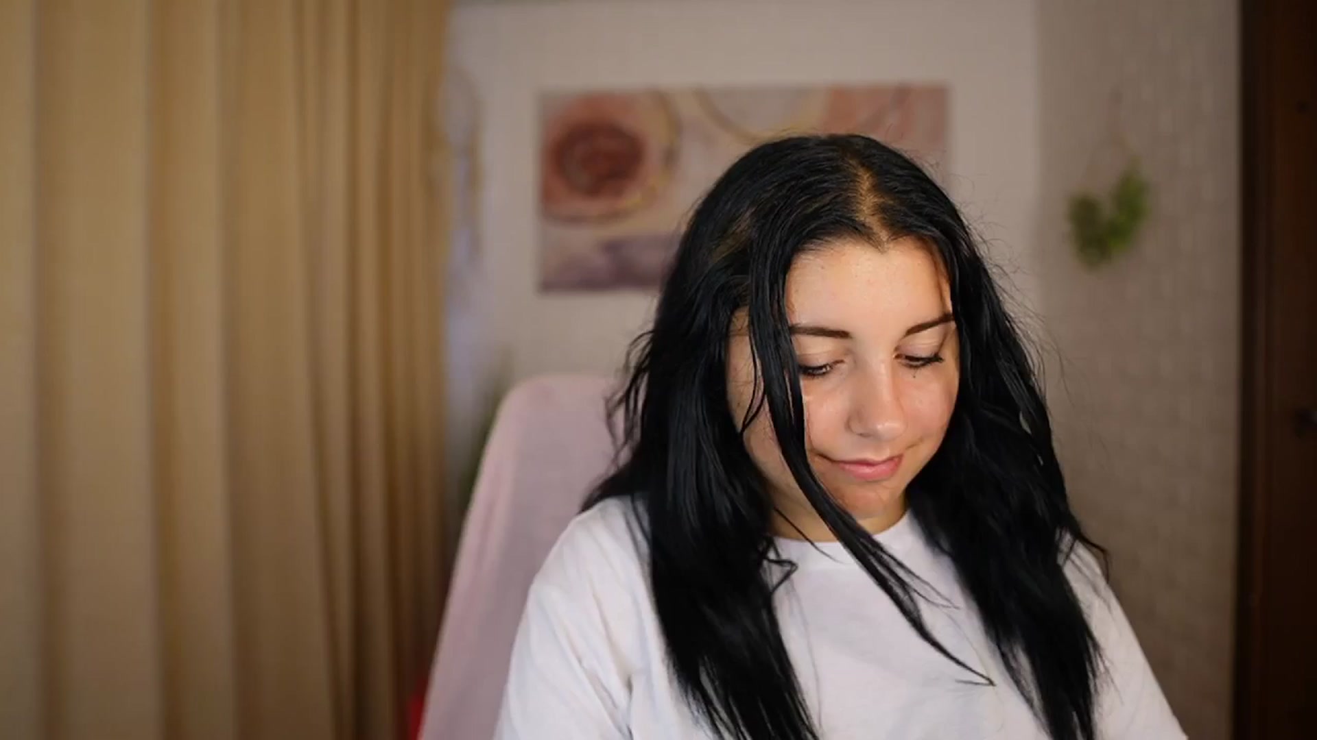 Gallery image thumbnail from Liya__Silver's myfreecams stream on, 08/08/2024, 16:13 image 20 of 20