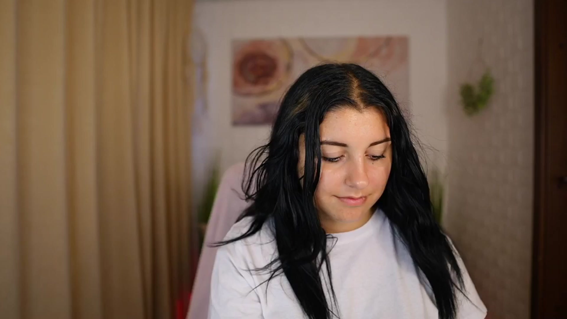 Gallery image thumbnail from Liya__Silver's myfreecams stream on, 08/08/2024, 16:13 image 18 of 20
