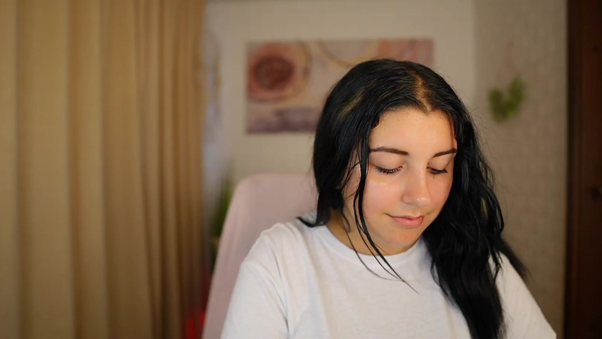 Gallery image thumbnail from Liya__Silver's myfreecams stream on, 08/08/2024, 16:13 image 3 of 20
